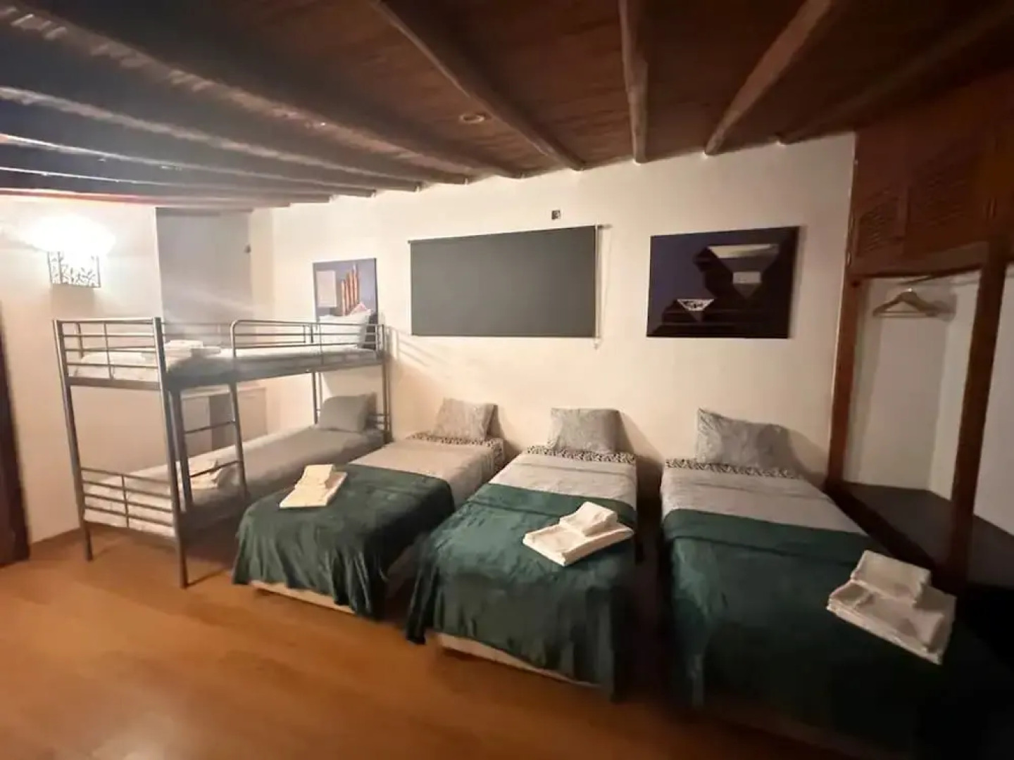 Porches Private Pool Villa 17 Guests