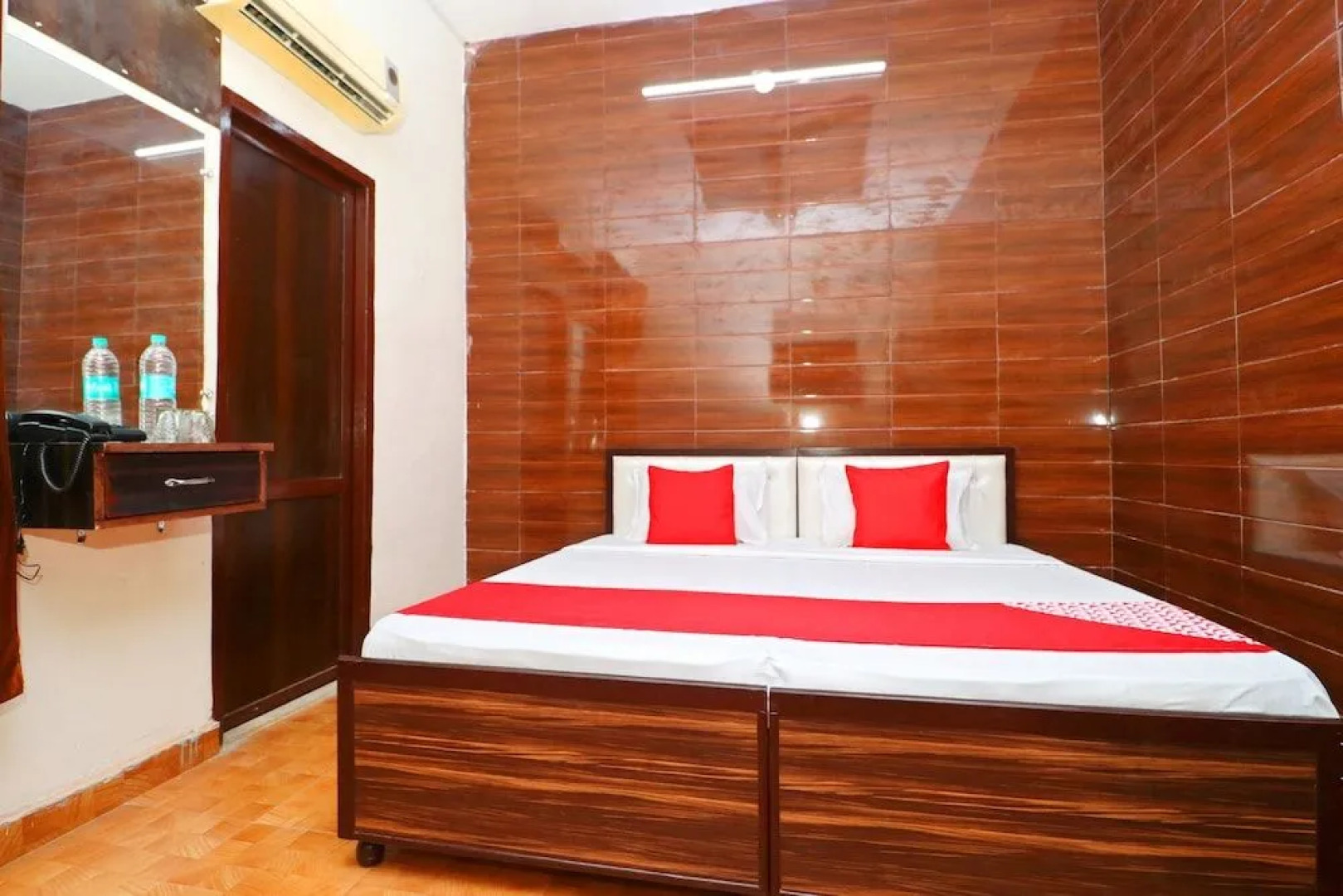 Oyo 37097 Raj Apartments