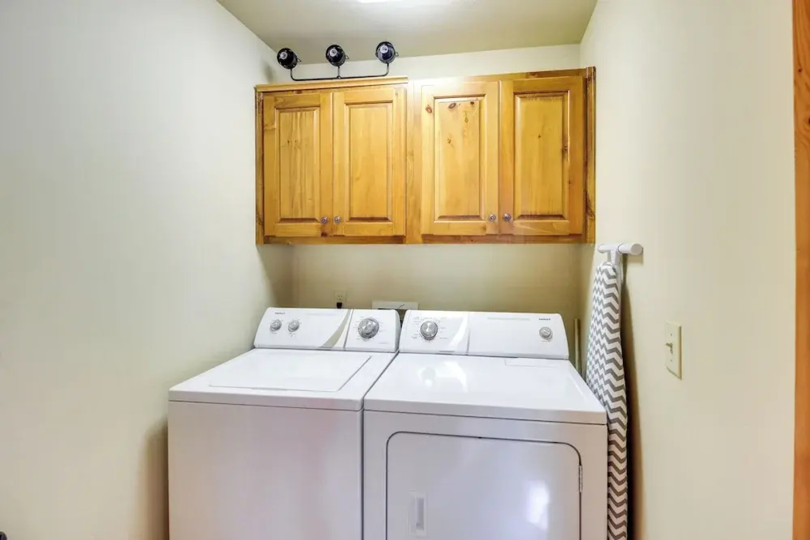 Upscale Coosawattee Cabin w/ Hot Tub & Fire Pit!