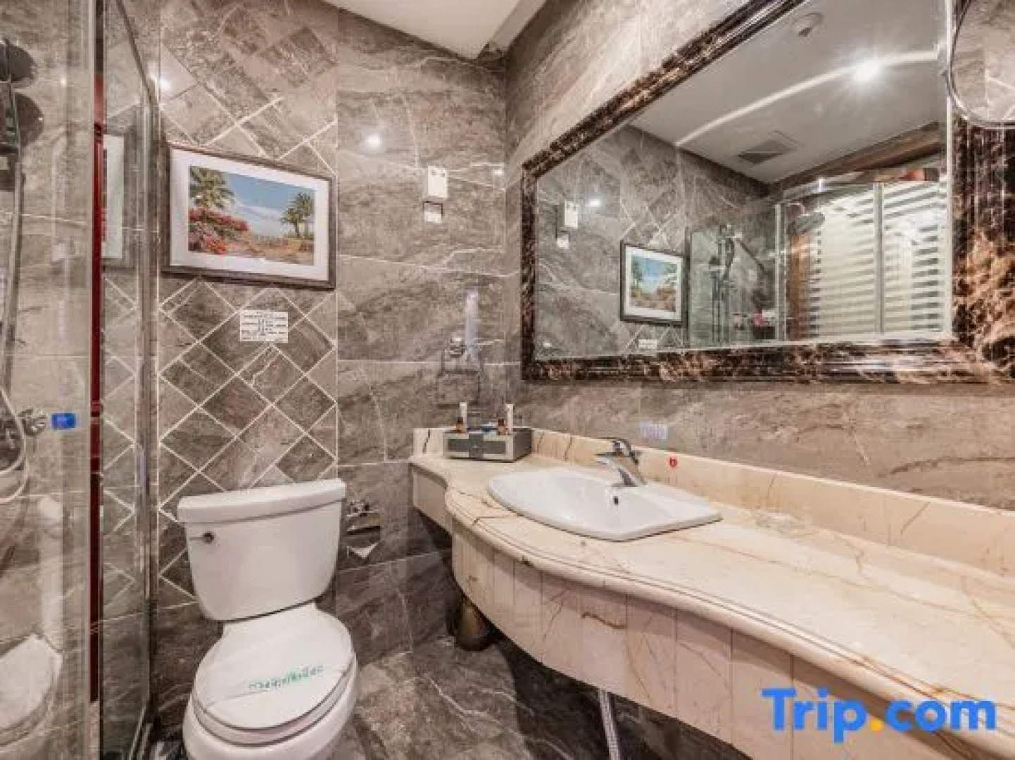 Yinlong International Hotel