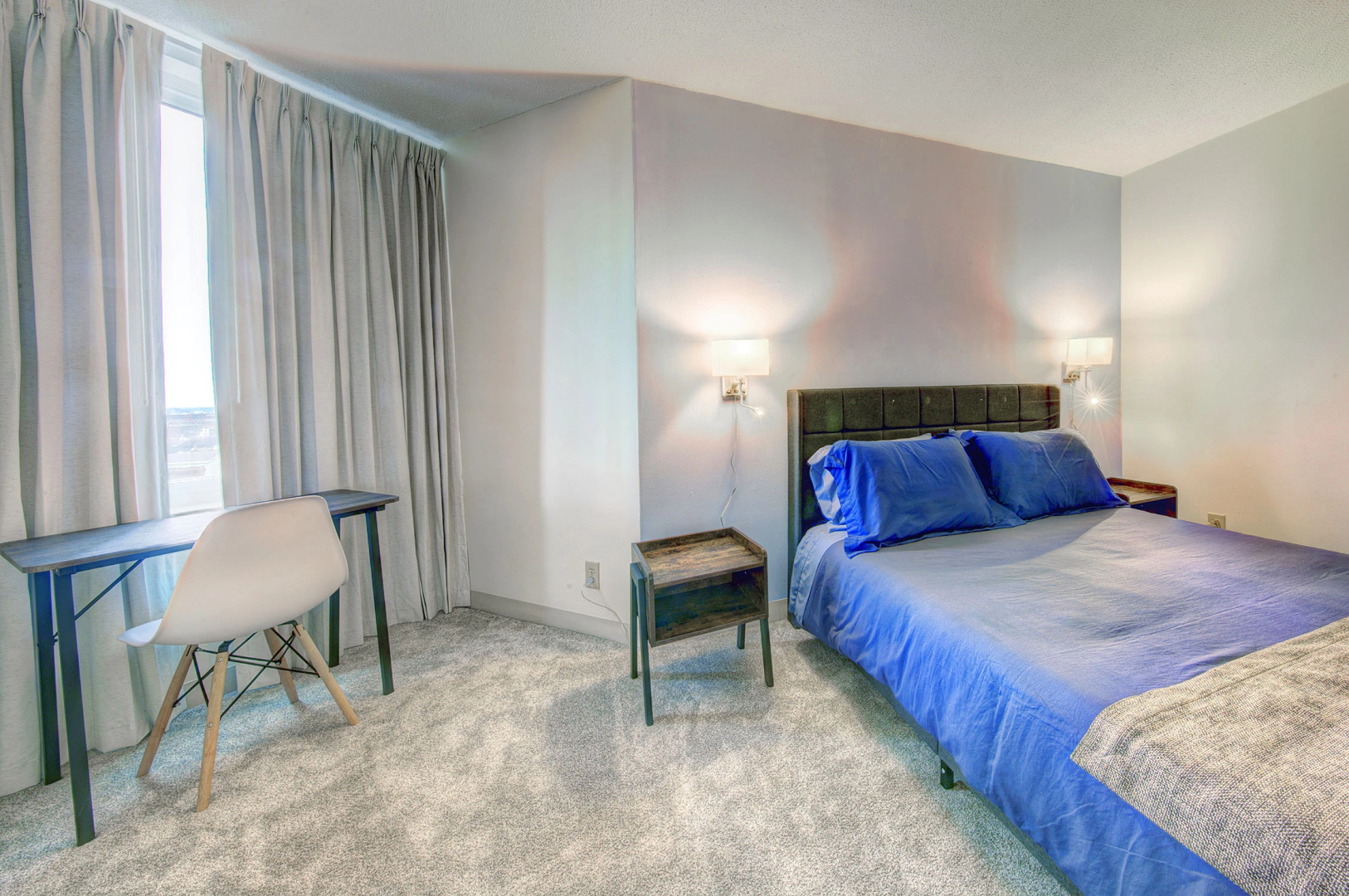 Spacious Back Bay Condo with Great Amenities!