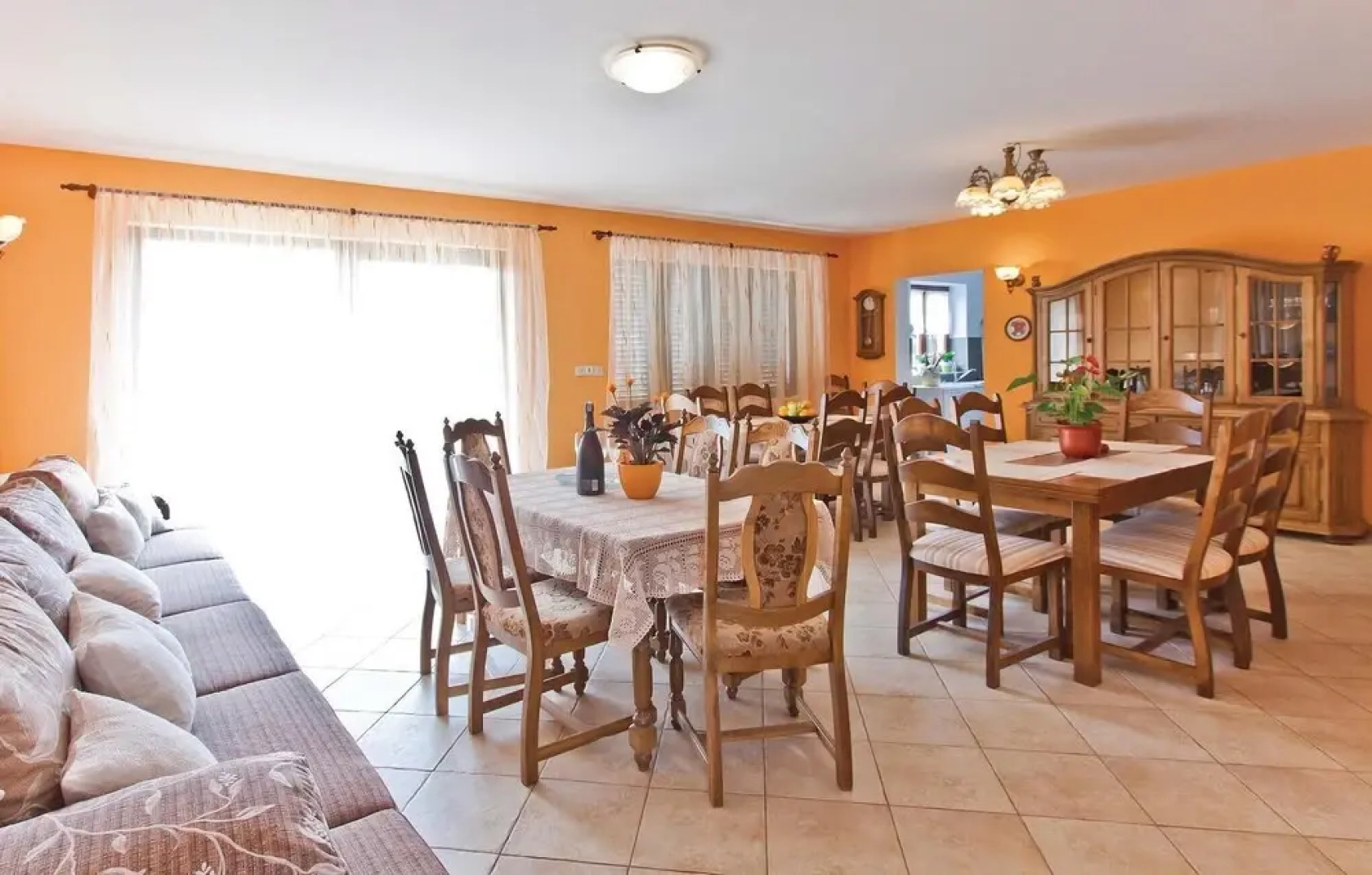 Awesome Home in Visnjan with Hot Tub, Sauna & WiFi
