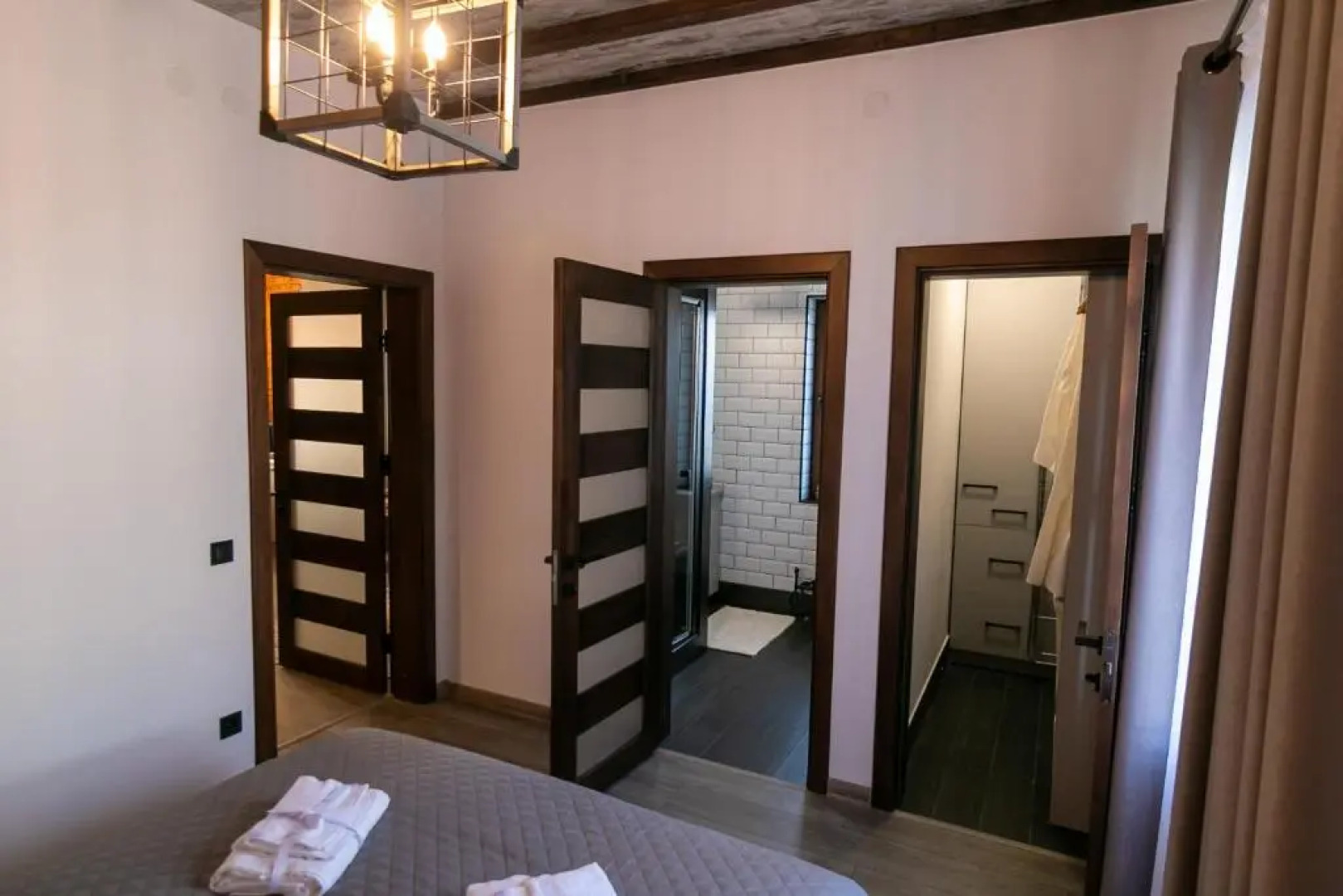 Morshyn Avenue Apartment