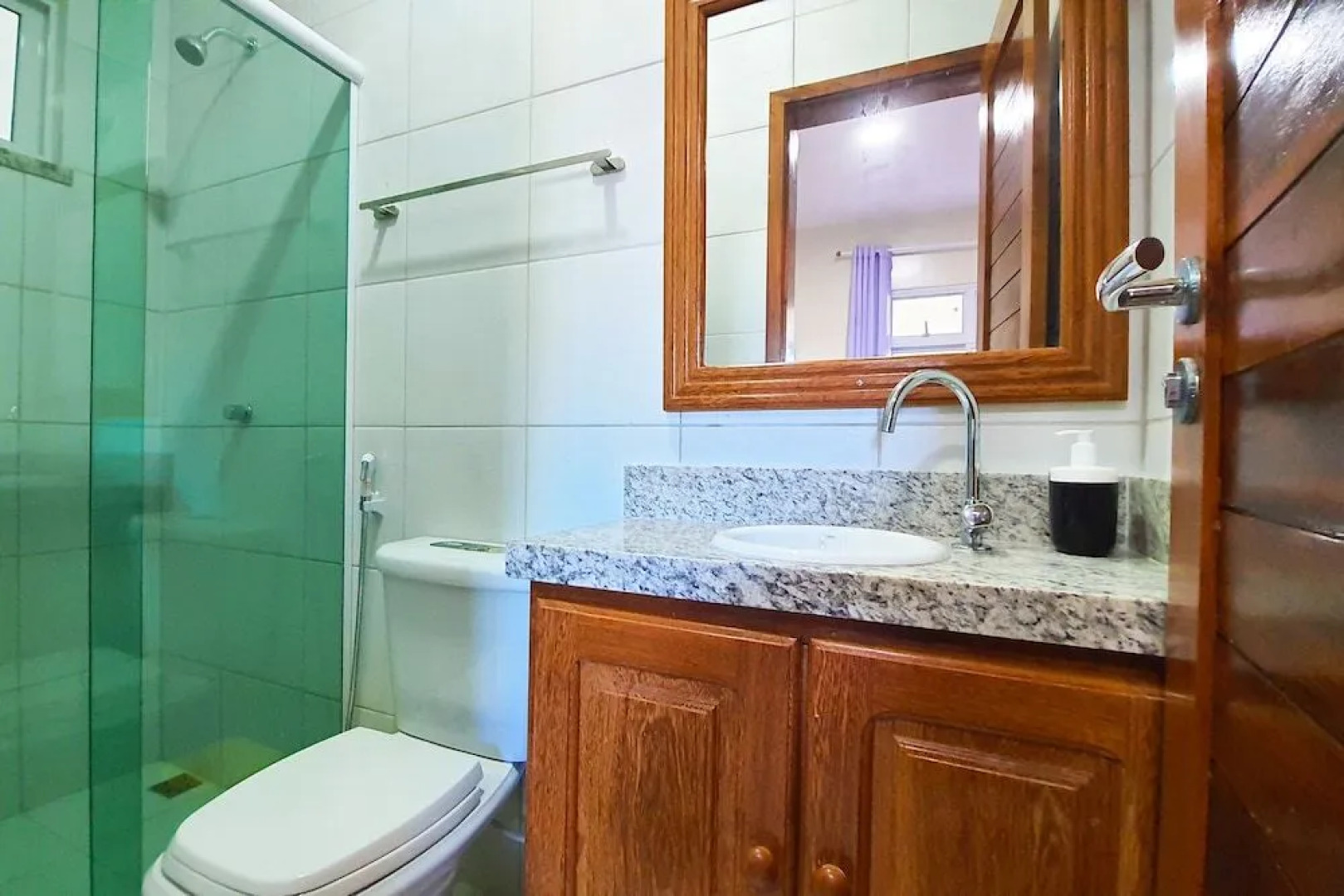 CASA TRíPLEX AO LADO DA PRAIA DO IGUAPE