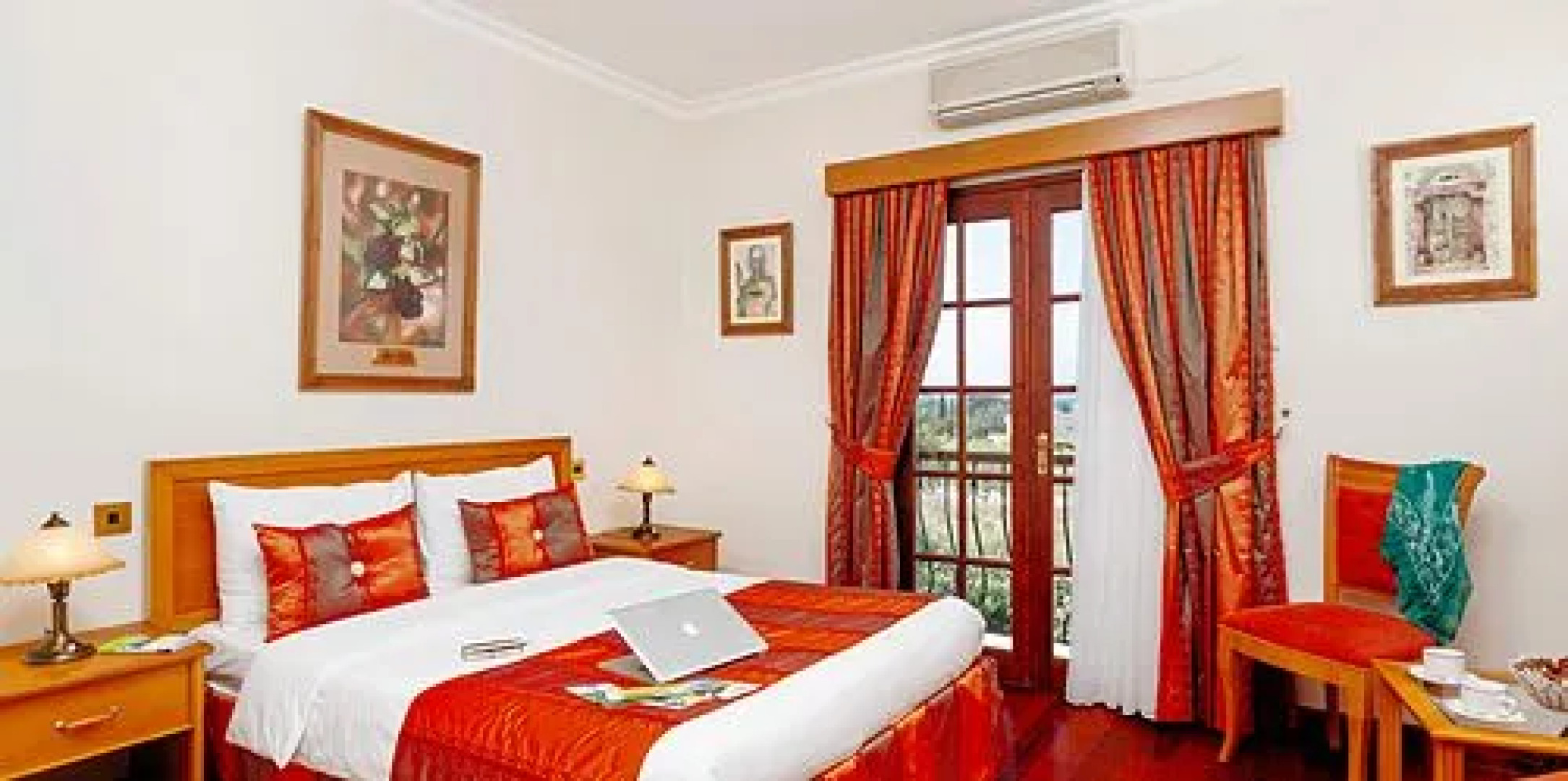 Almond Holiday Village