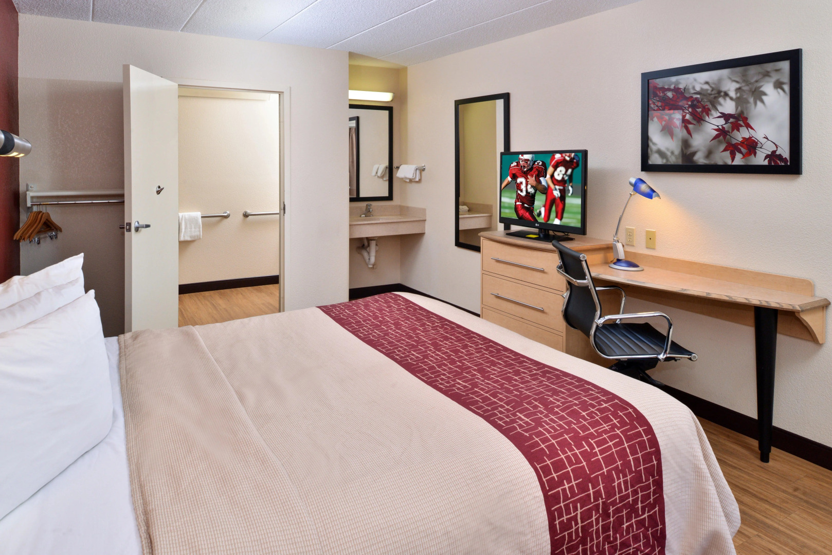 Super 8 by Wyndham Deerfield/Northbrook