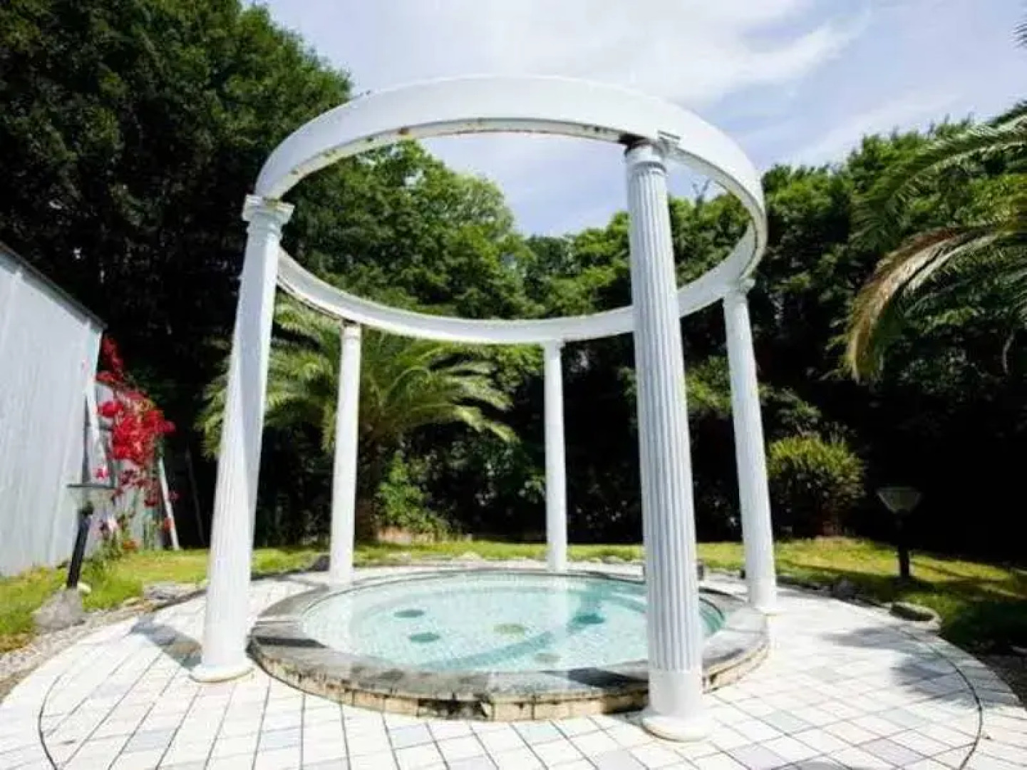 Shirahama Seaside Hotel