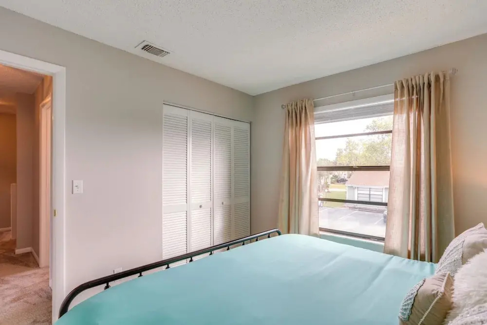 5 Mi to Beach: Jupiter Townhome w/ Pool Access