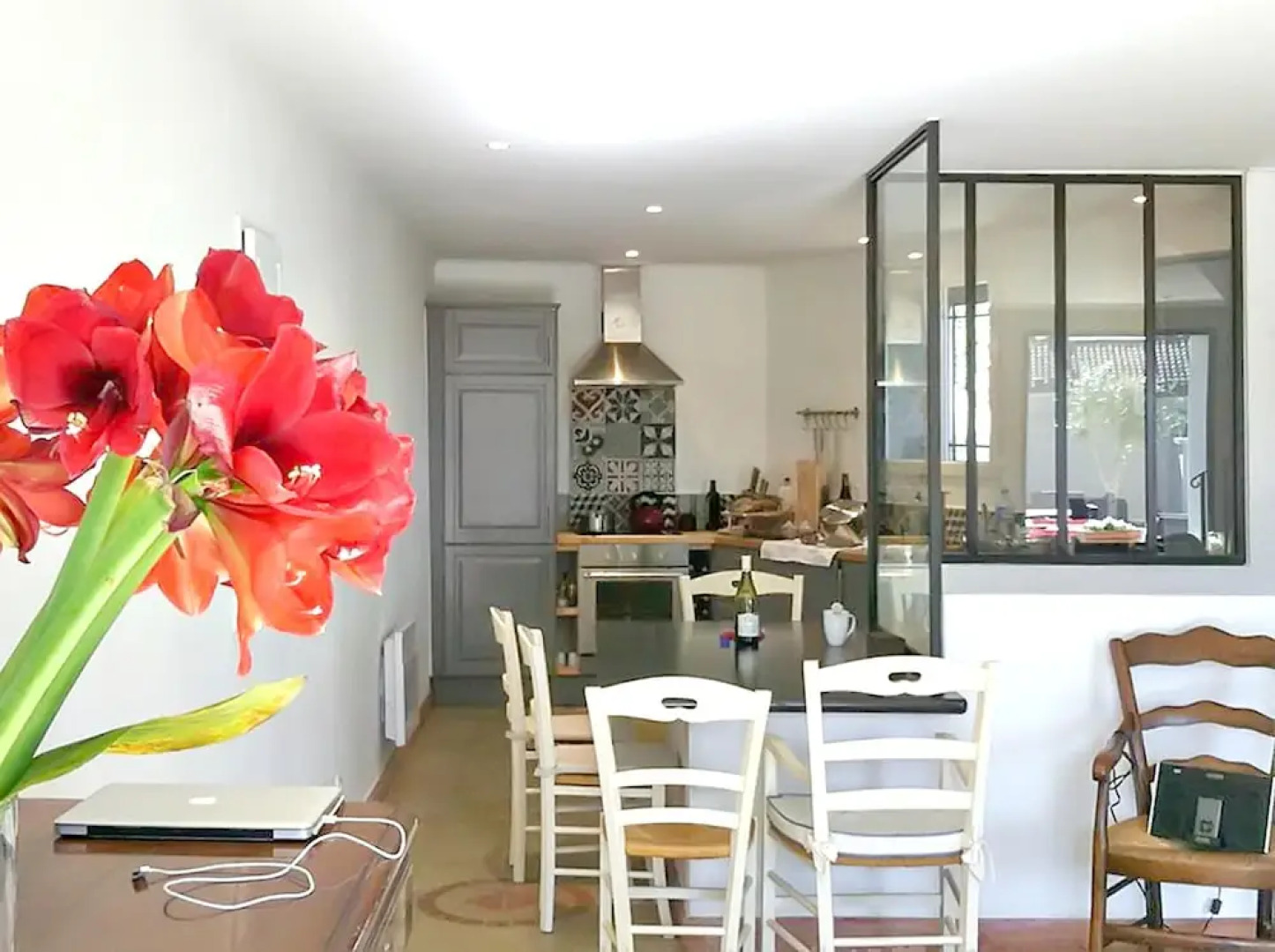 Apartment With 2 Bedrooms in Jonquières, With Wifi