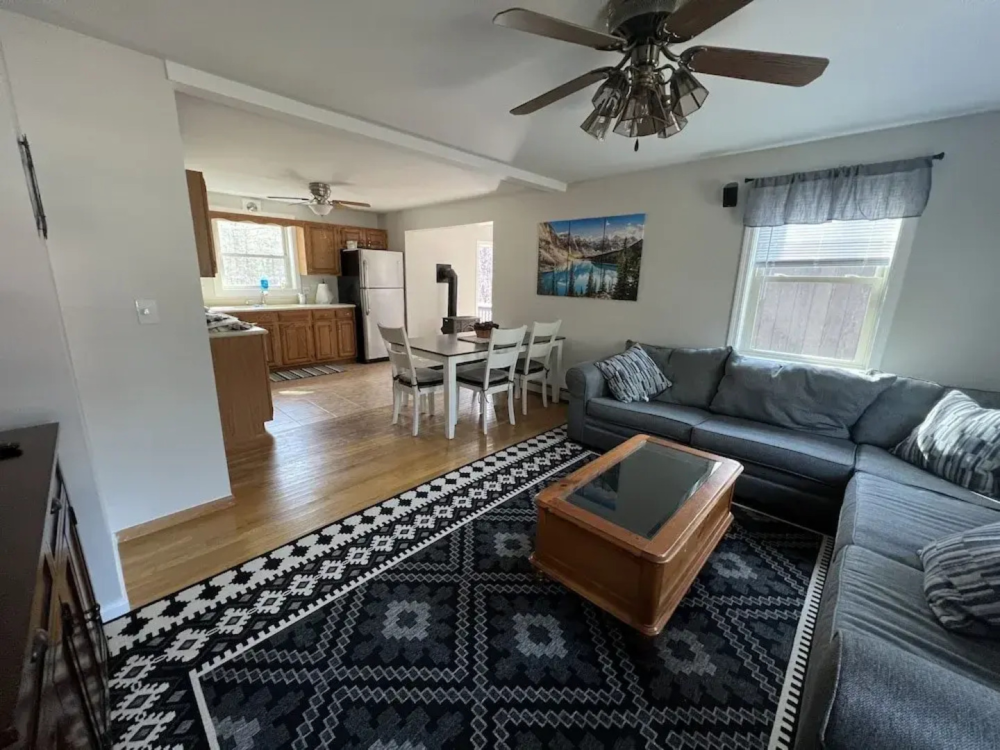 Charming Cottage Amidst Majestic Peaks 3 Bedroom Home