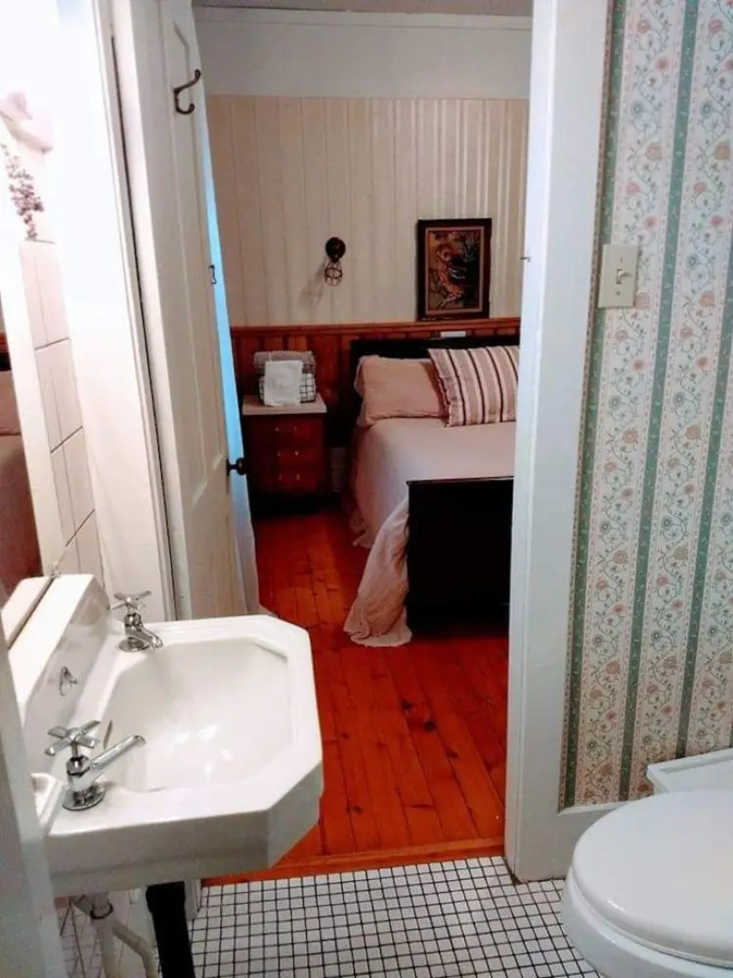 La maison Rose Alma Couette et Café