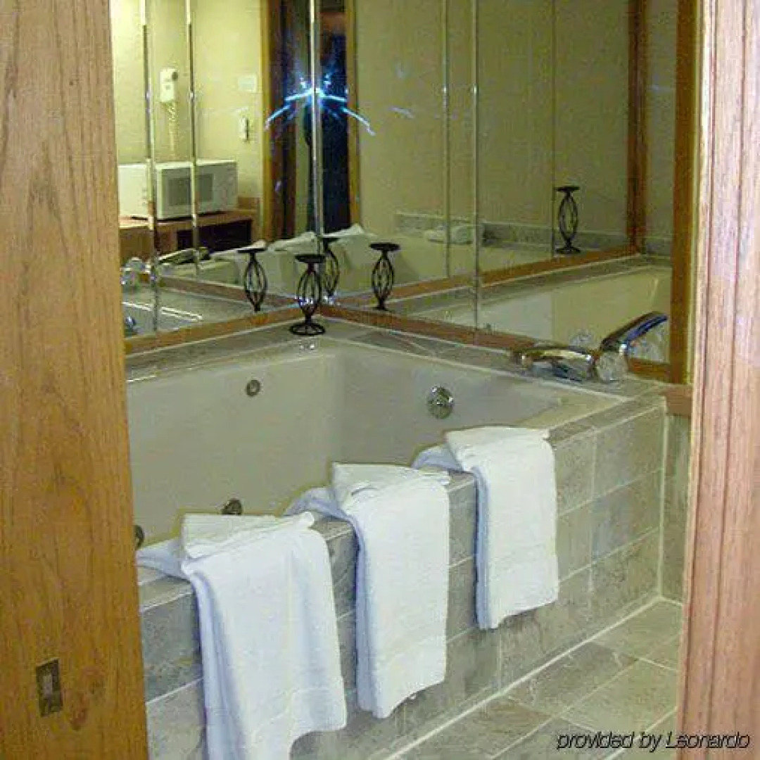 Highland Hotel And Convention Center