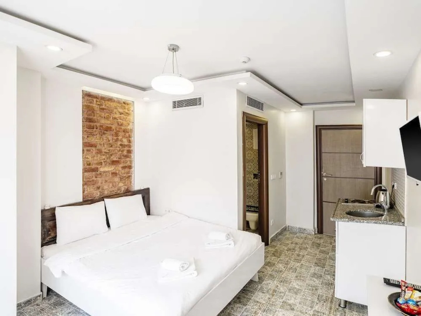 The Red Tent Suite 88