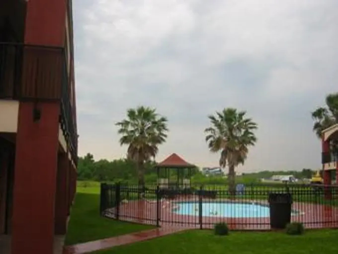 Executive Inn & Suites