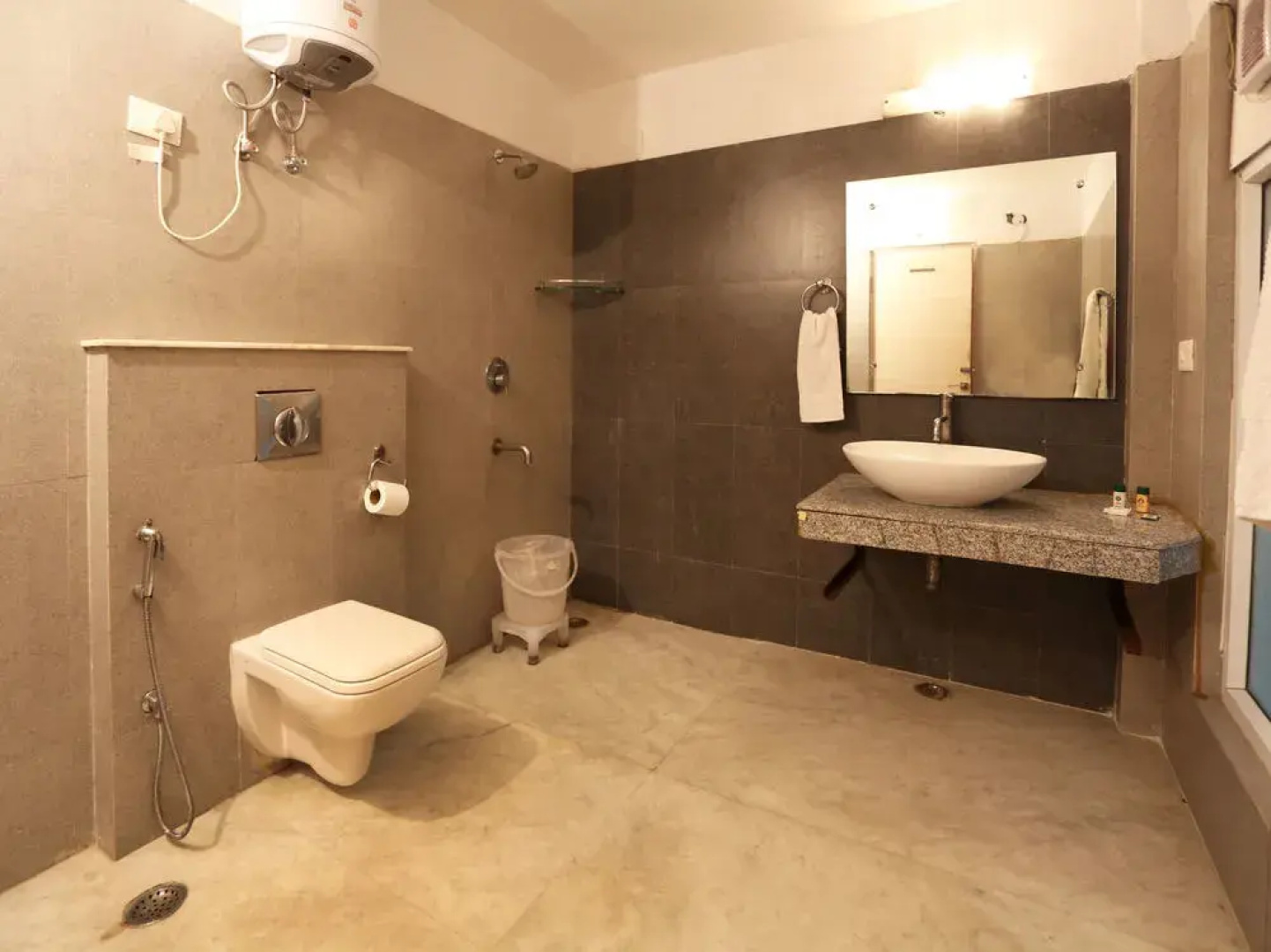 OYO Flagship Noida Golf Course