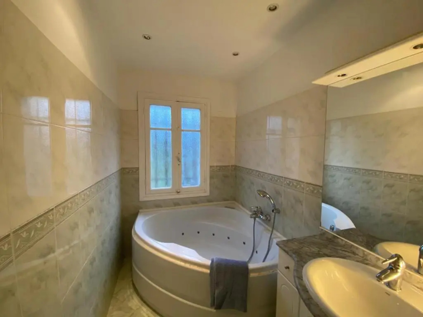 Très grande Villa pour 1 famille ou plusieurs...