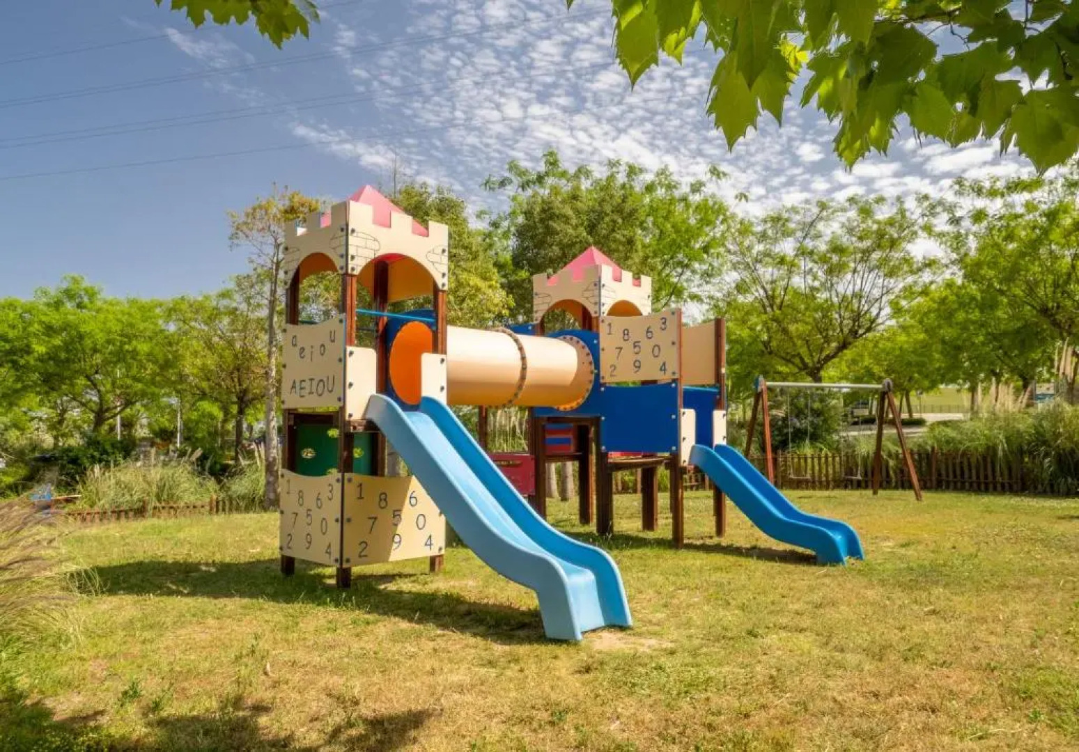 2237-Modern apt with private beach