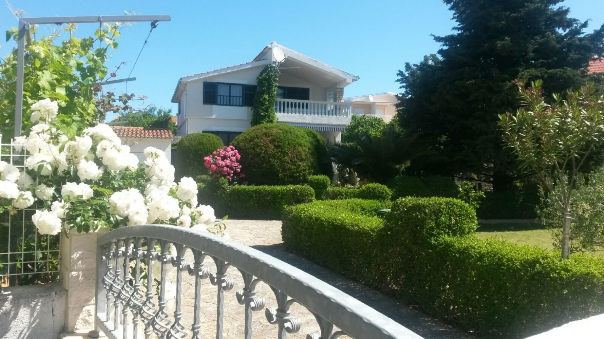 Apartment Miba - close to the sea & parking: A1 Tribunj, Riviera Sibenik