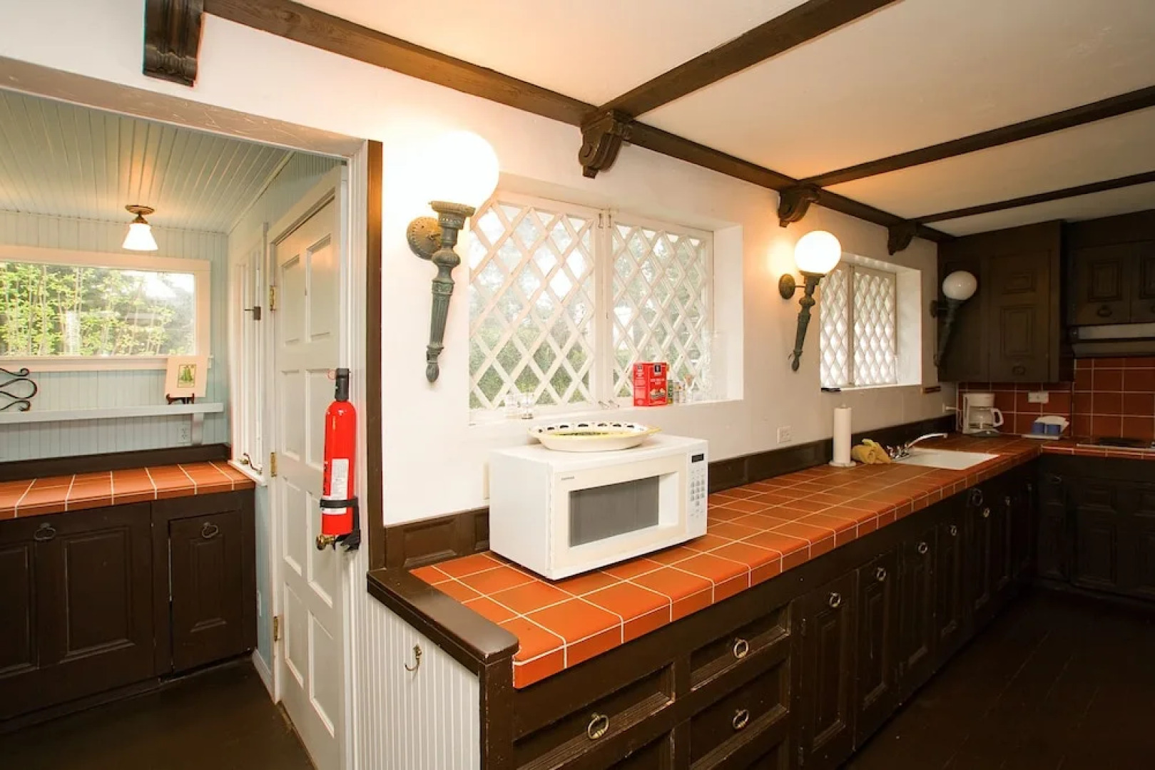 Pacific Way Villa 4 Br home by RedAwning