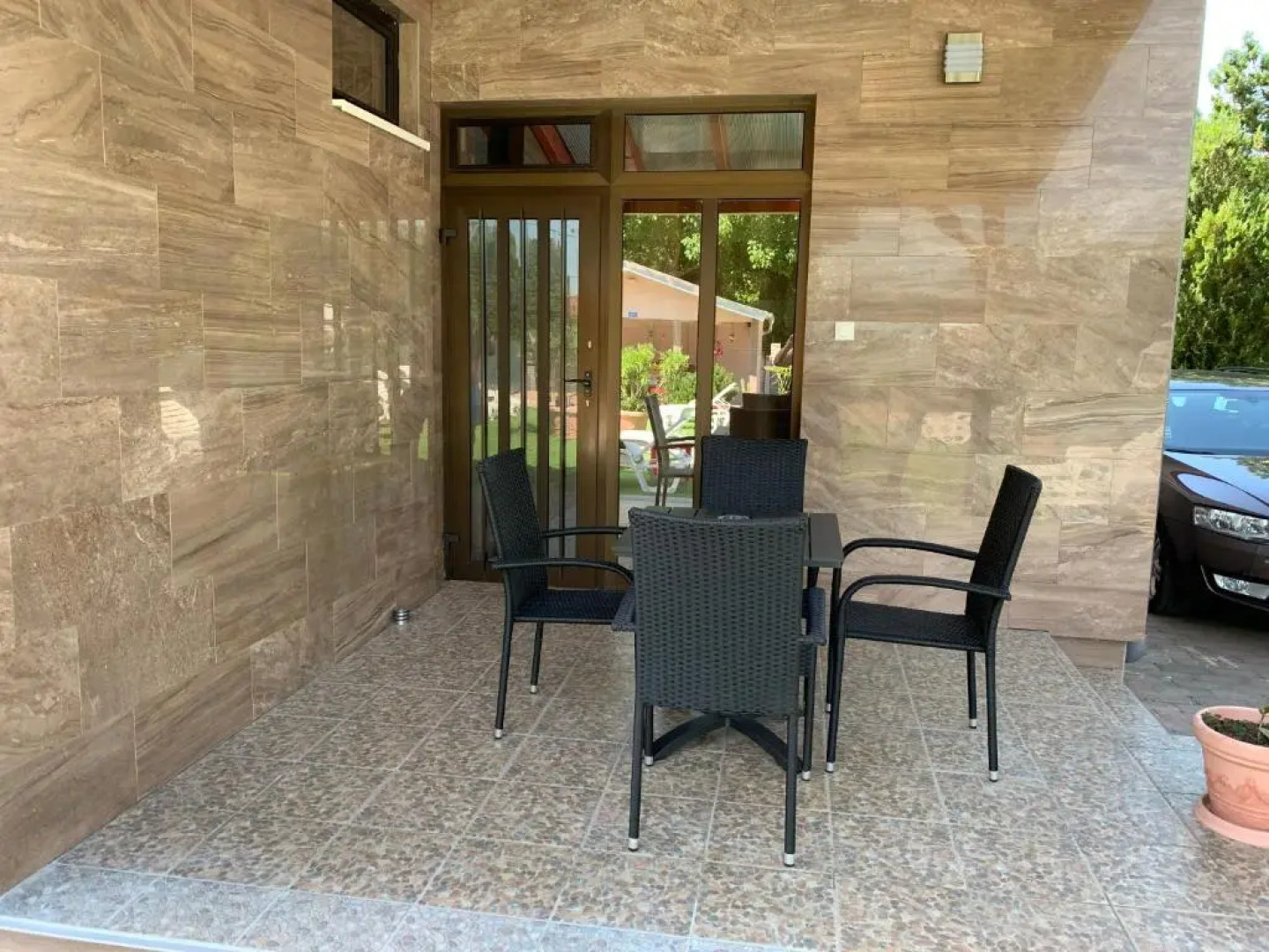 Mediterán Fedett Medencés Apartmanház