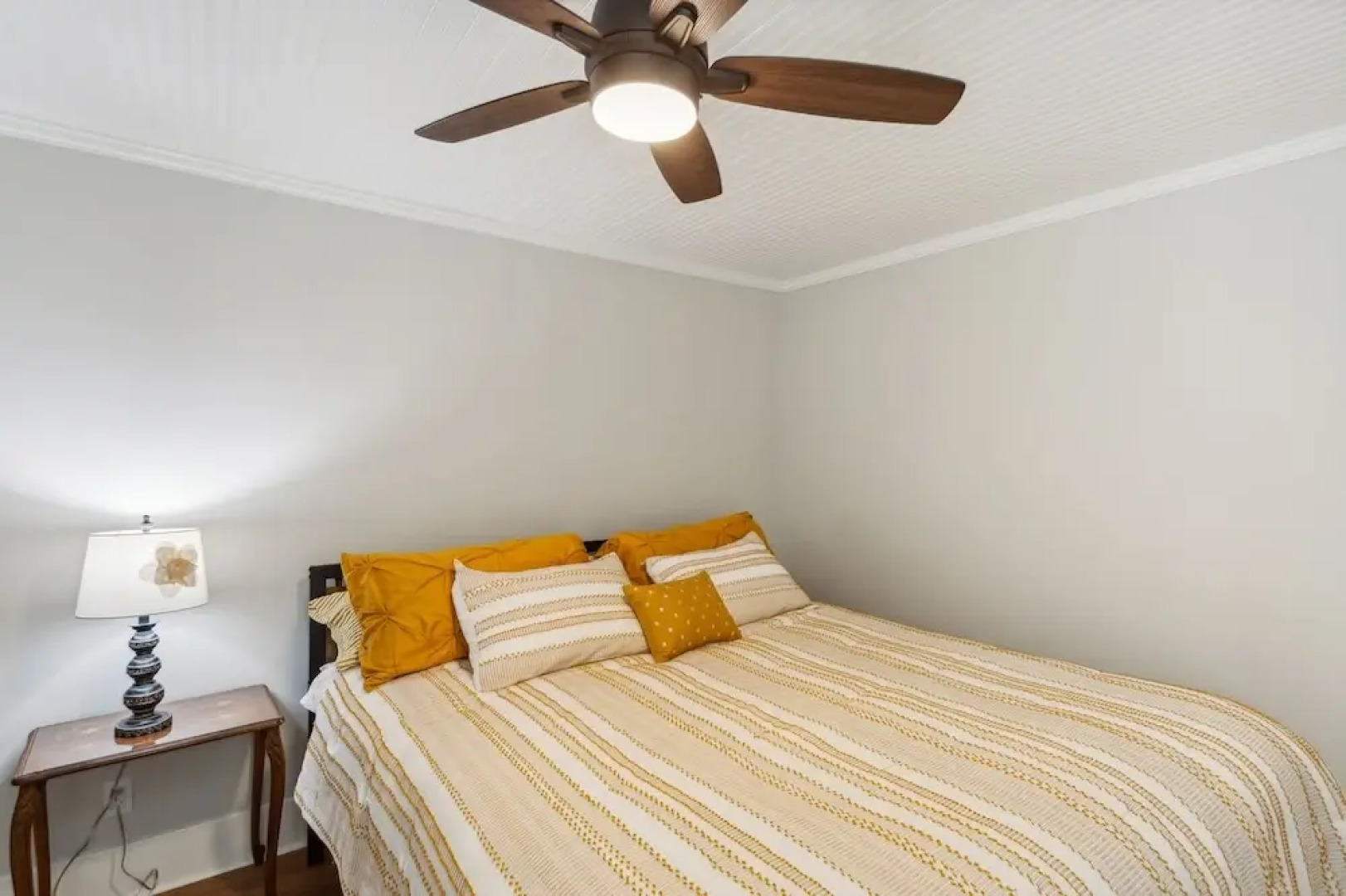 Charming Downtown Mccloud Retreat 2 Bedroom Home