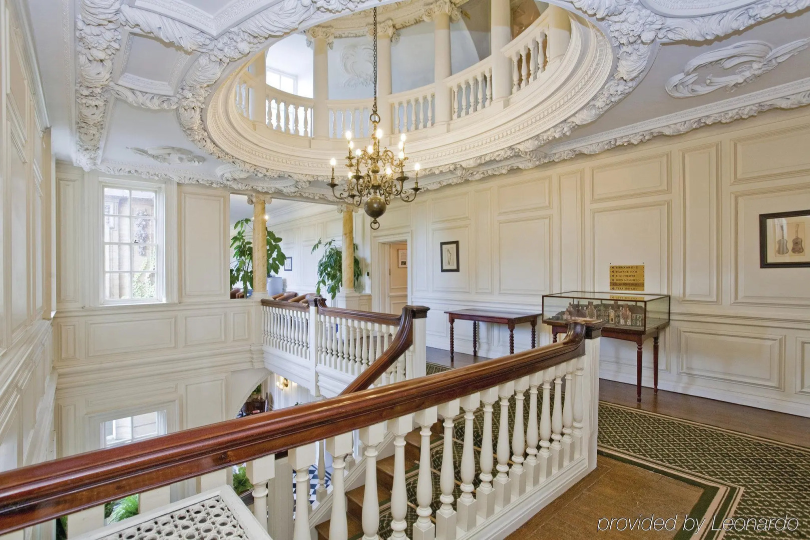 Barnett Hill - Luxury Hotel