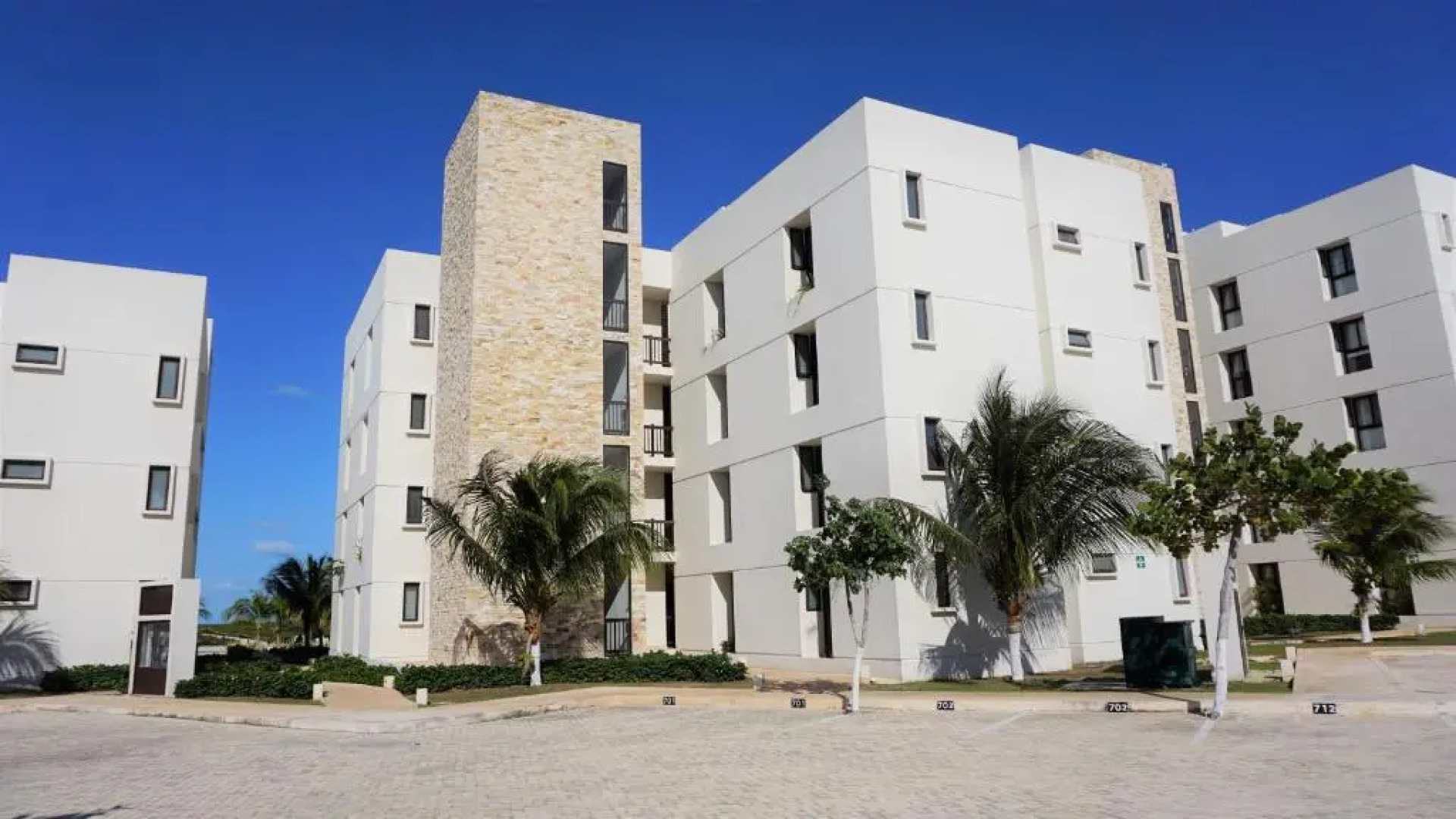 Playa, Selva, Cenotes, Ruinas, Marina todo a 5 km