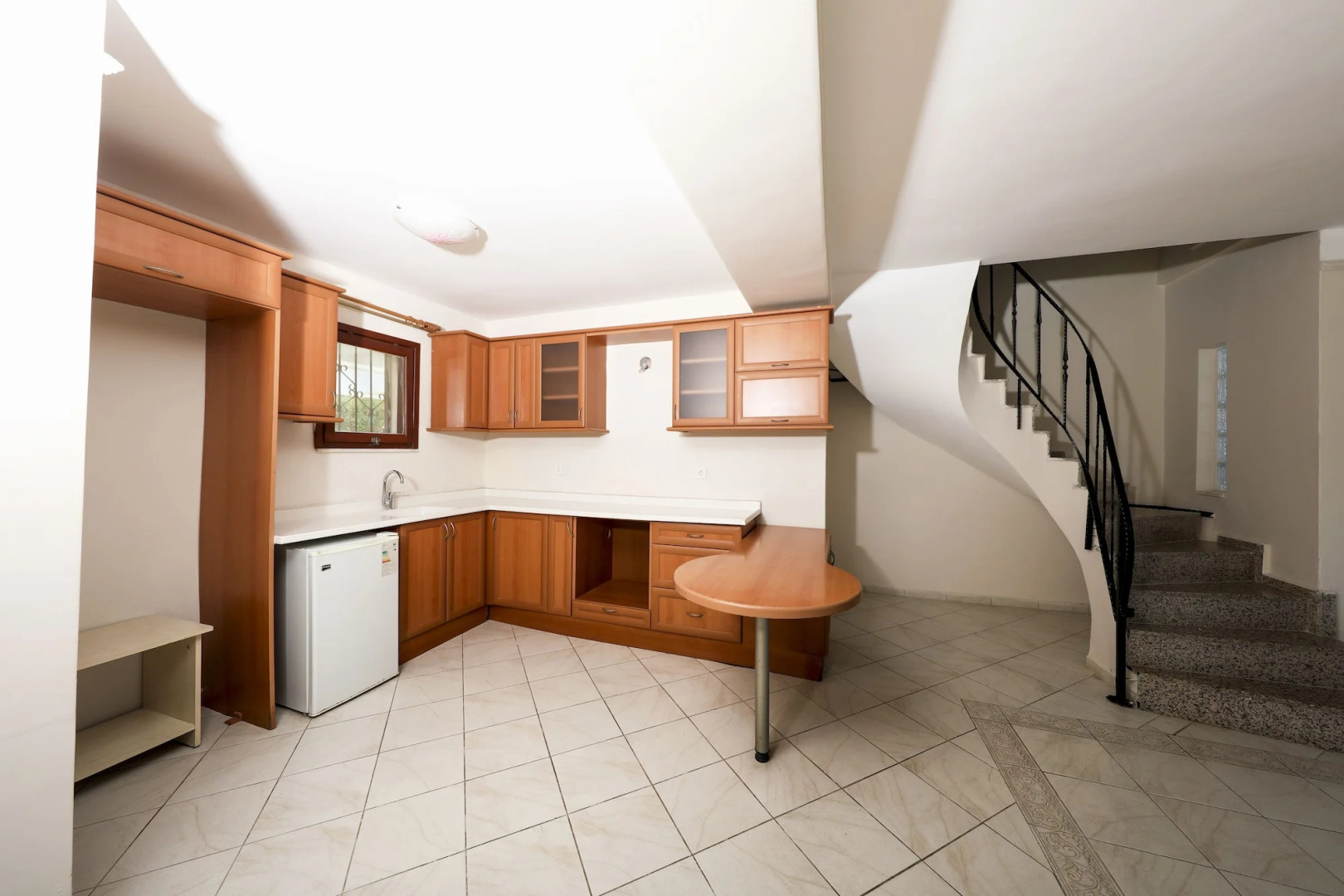 Akay Garden Family Club