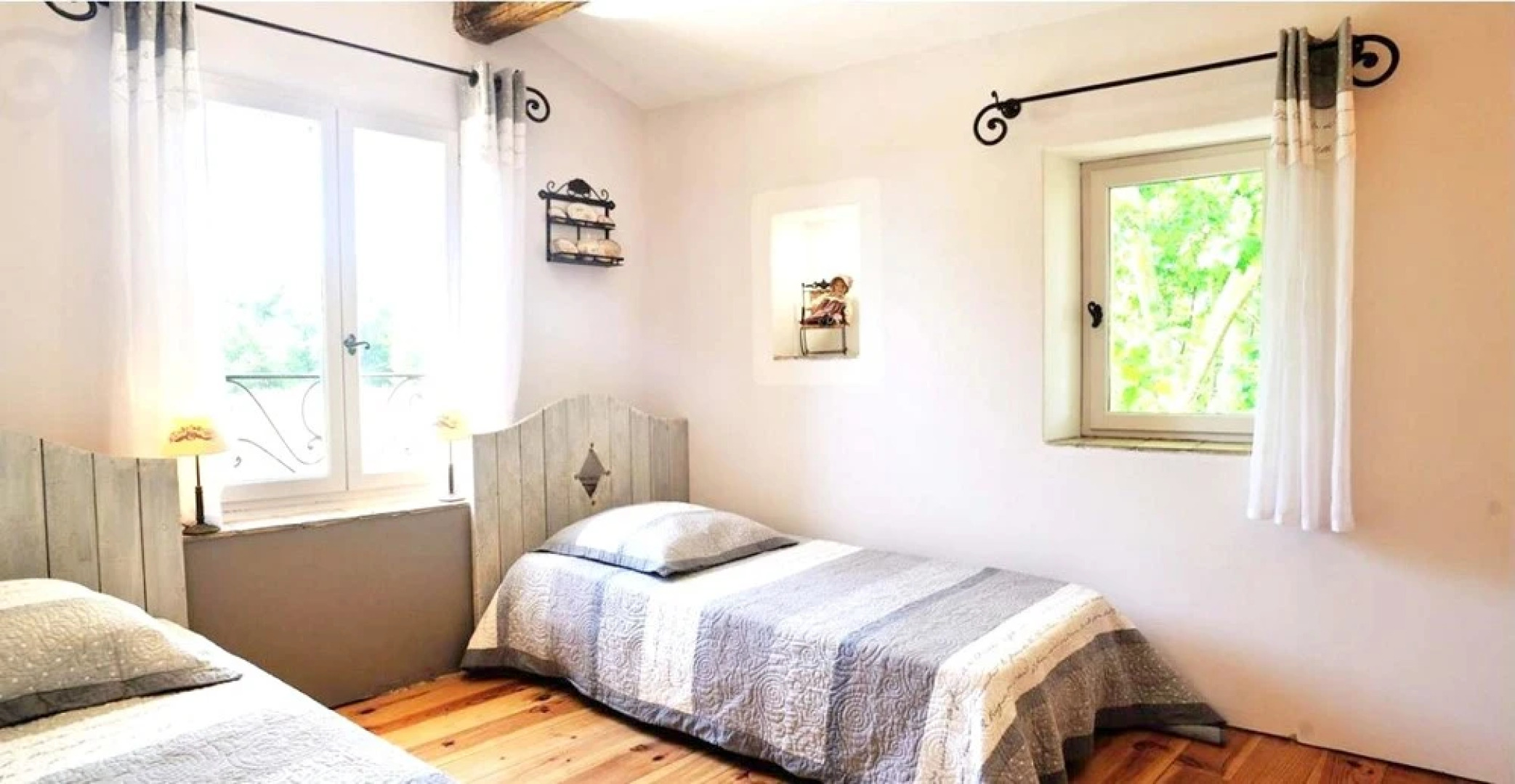 House With 2 Bedrooms in Grans, With Pool Access and Furnished Terrace