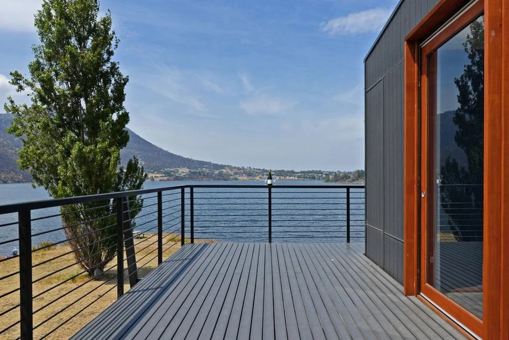 Amazing Unique Five-Star Waterfront Retreat