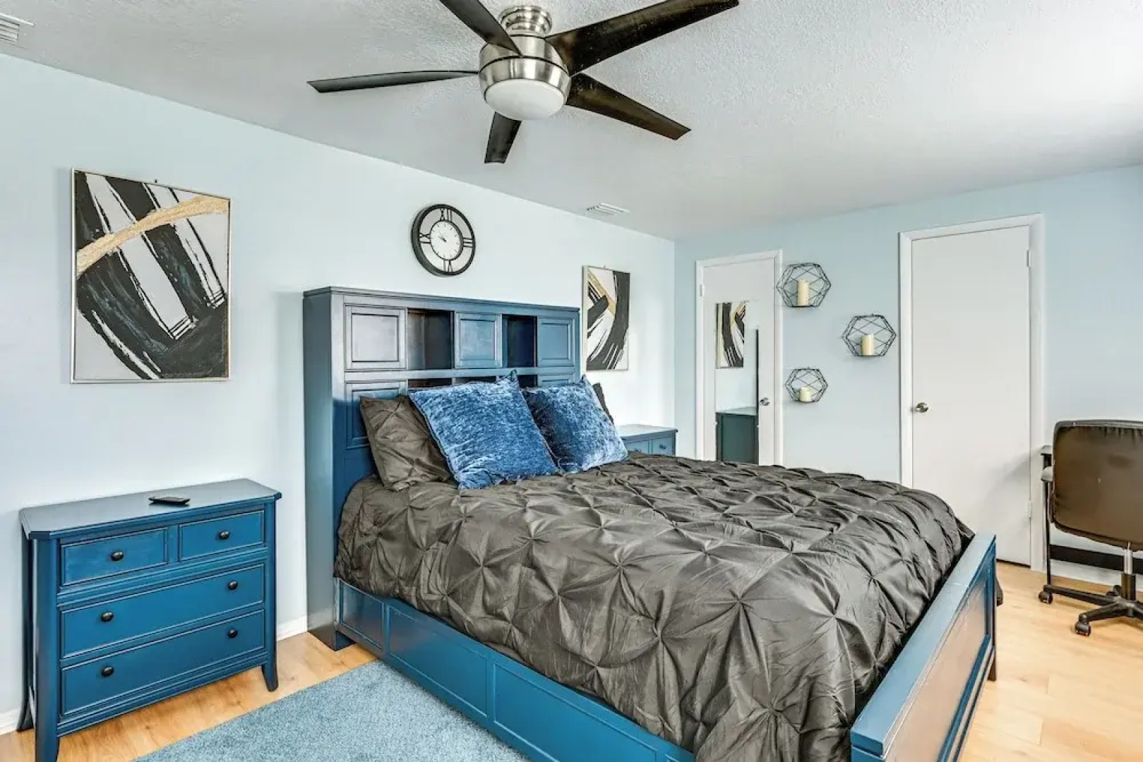 7 Mi to Busch Gardens: Tampa Gem w/ Yard!