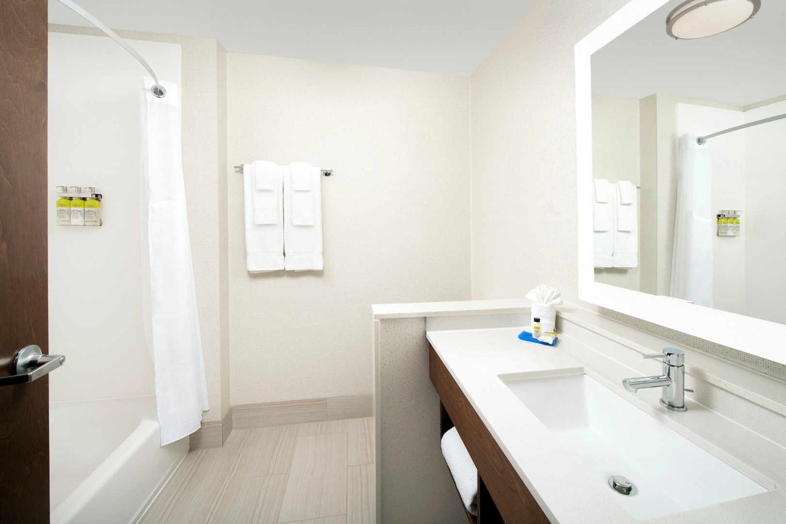 Holiday Inn Express and Suites North Brunswick by IHG