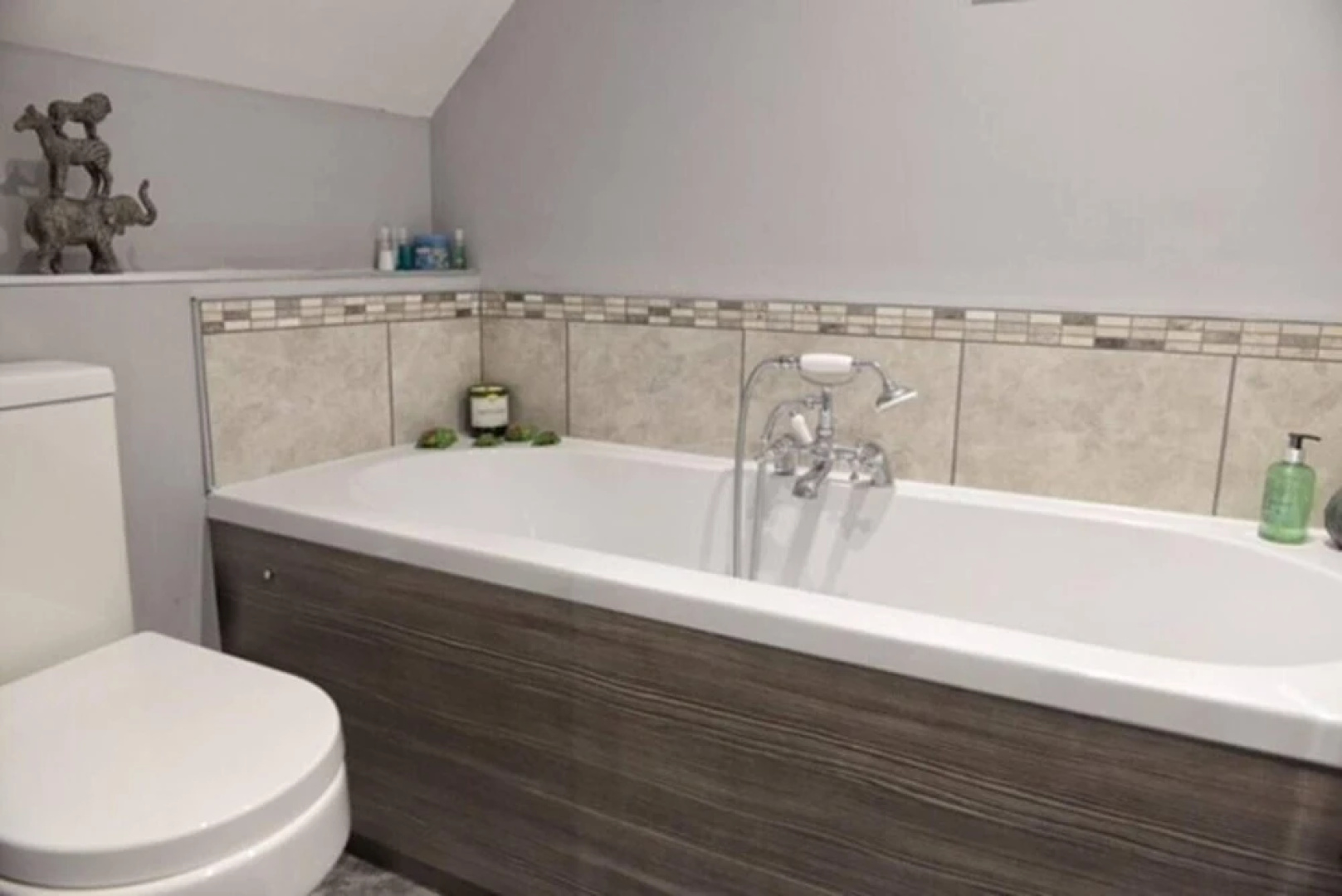Cosy & Spacious Cottage in Scenic Village With Pub