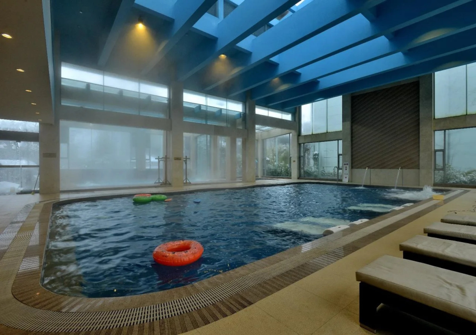 Huasheng Hotel (Chanlin Hot Spring Silver Villa)