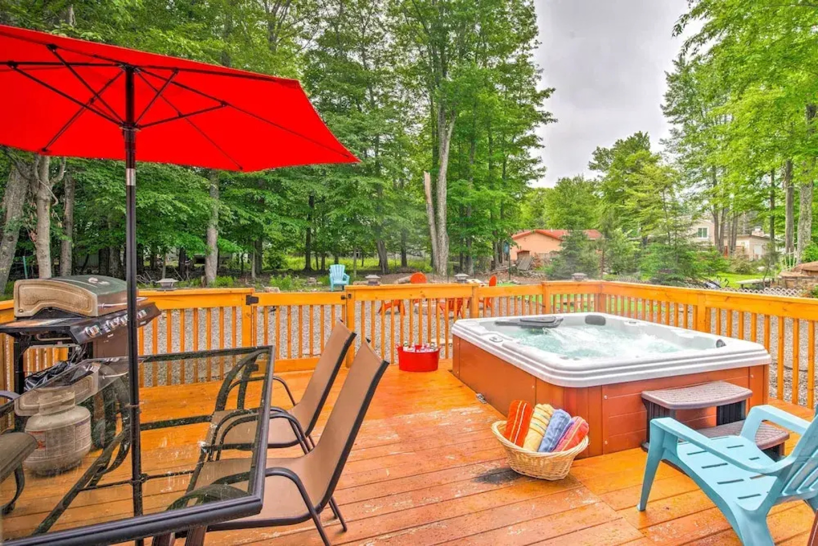 Jacuzzi & Resort Amenities: Tobyhanna Family Home!