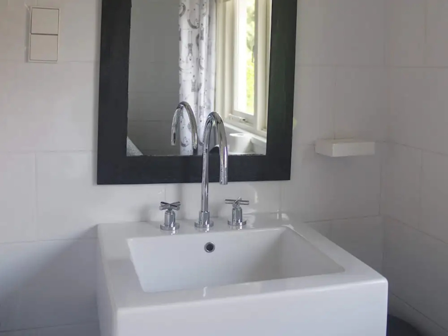 Charming 4-person Holiday Home in one of the Prettiest Spots of Ouddorp