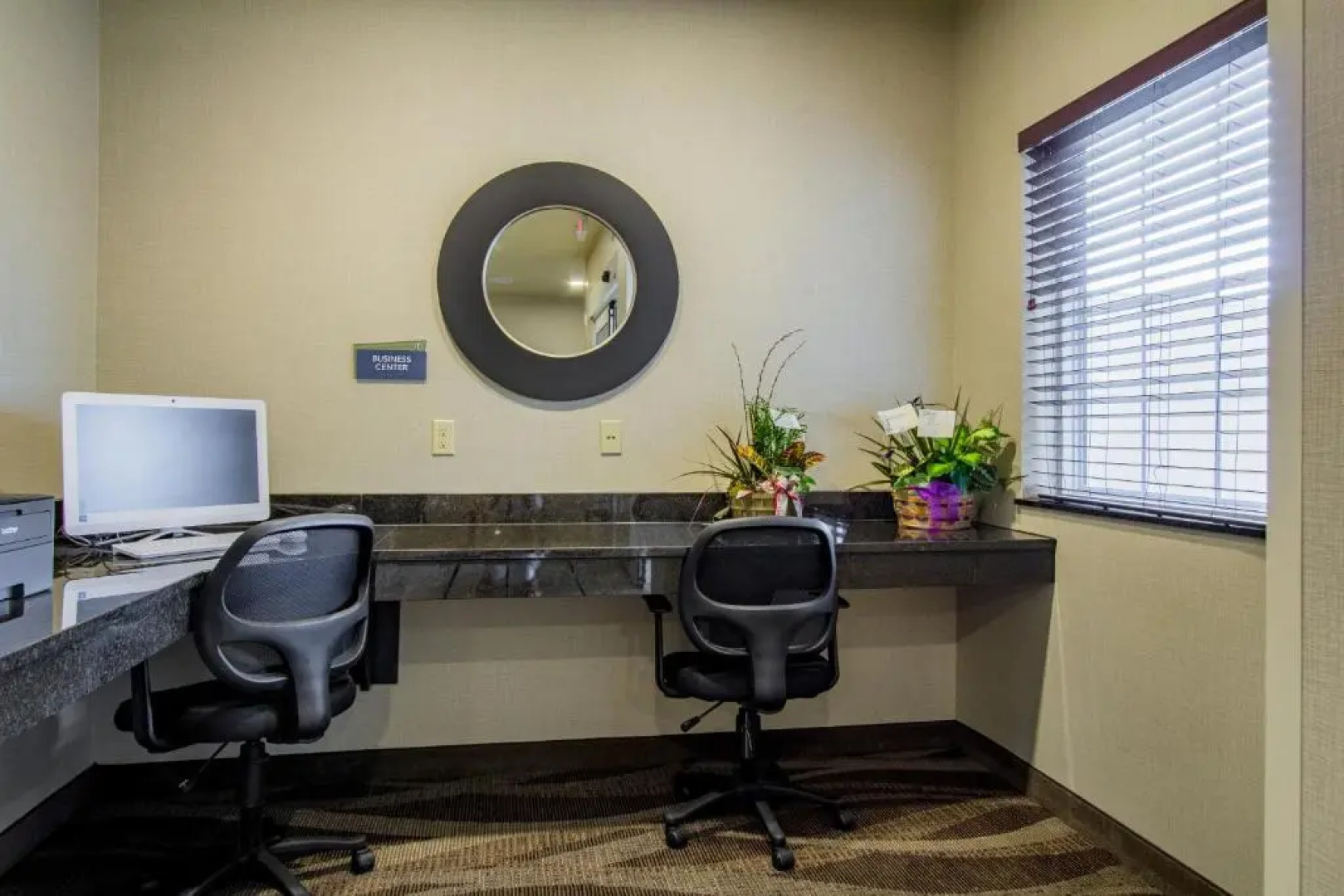 Cobblestone Hotel & Suites - Hutchinson