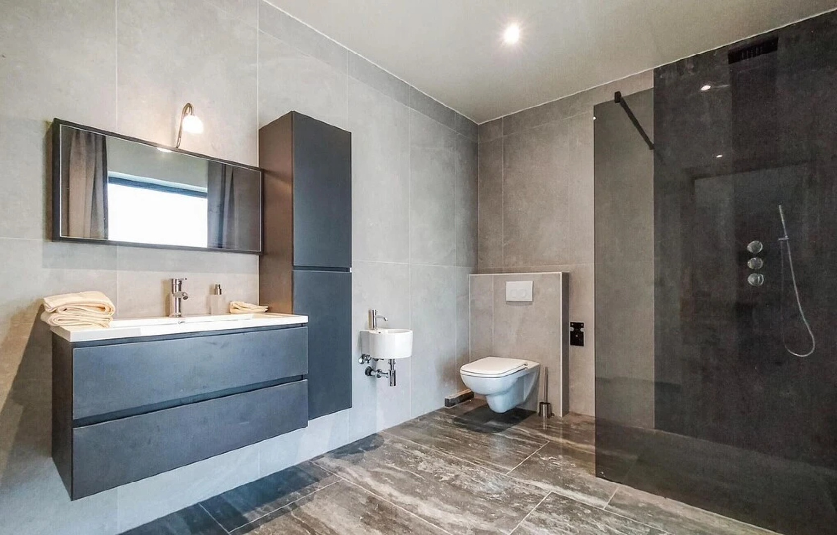 Nice Home in Knesselare With 6 Bedrooms and Wifi