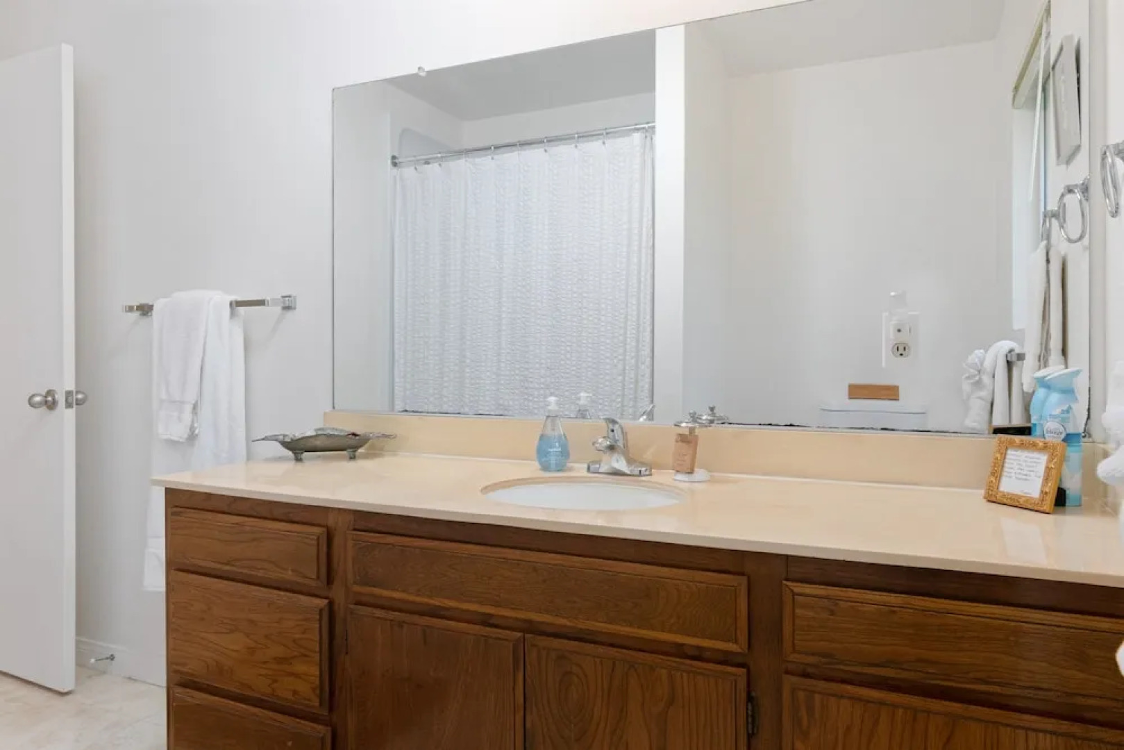 Montecito Orchard Estate 3 Bedrooms 2 Bathrooms Home