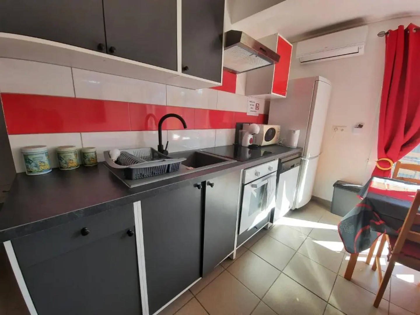 Superbe appartement F2 neuf : terrasse, barbecue.