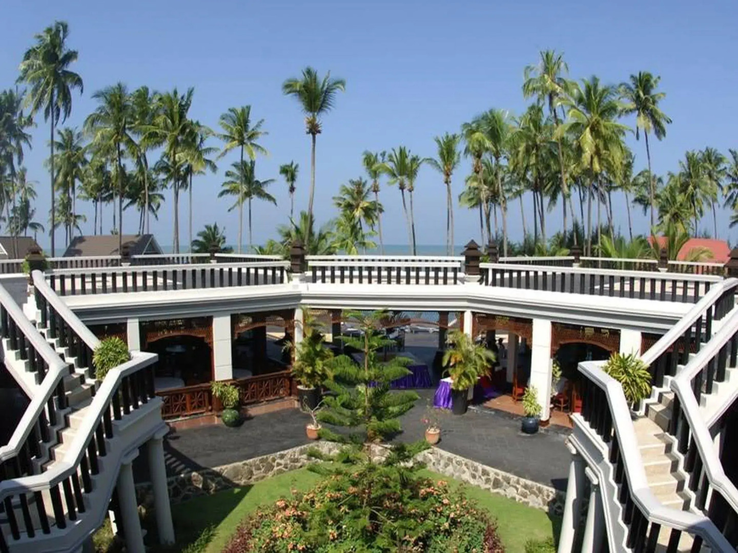 Amazing Chaung Tha Resort