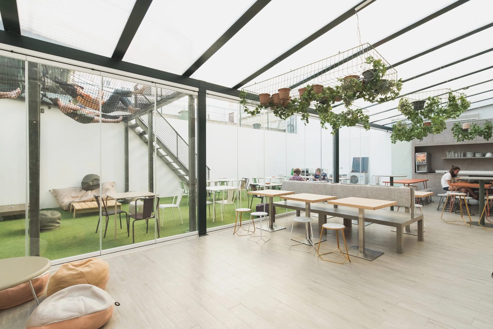 Хостел WOT Patio Social