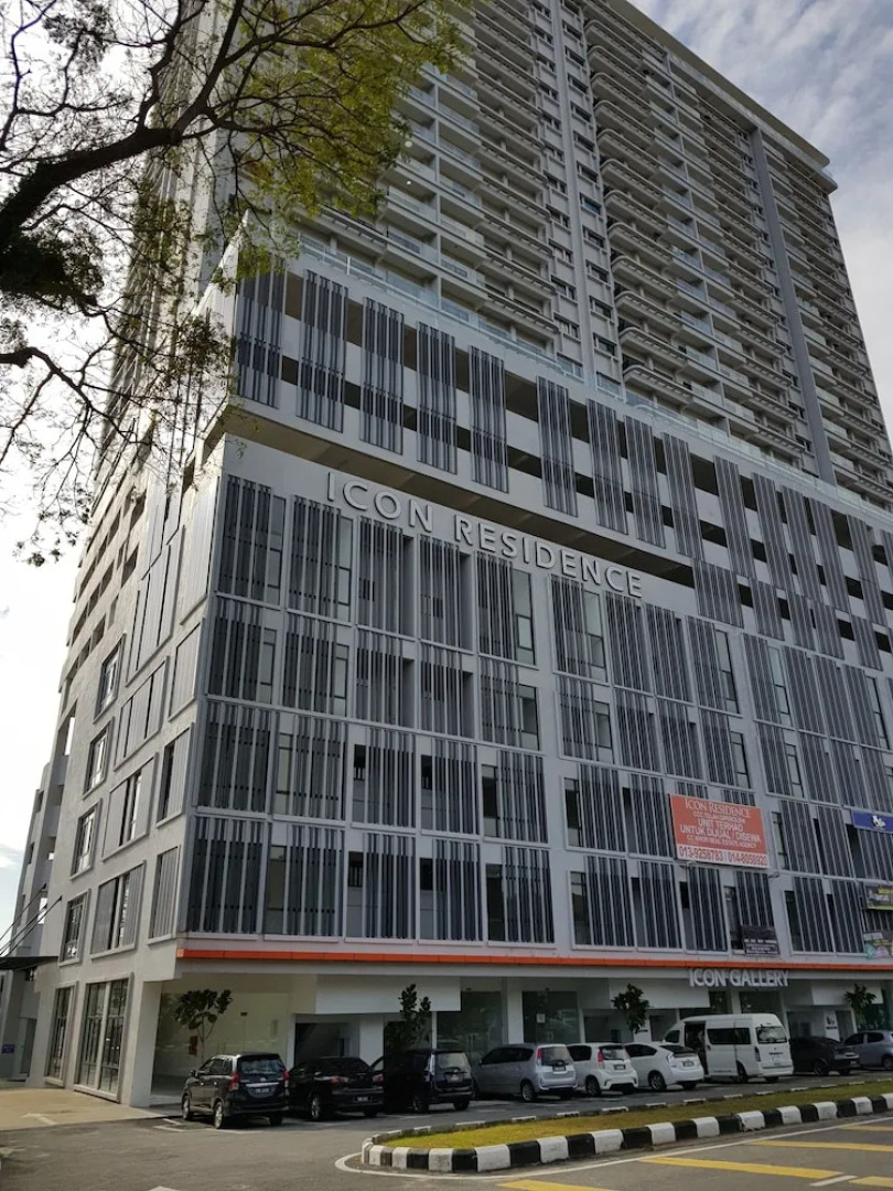 Executive Seaview at Icon Residence