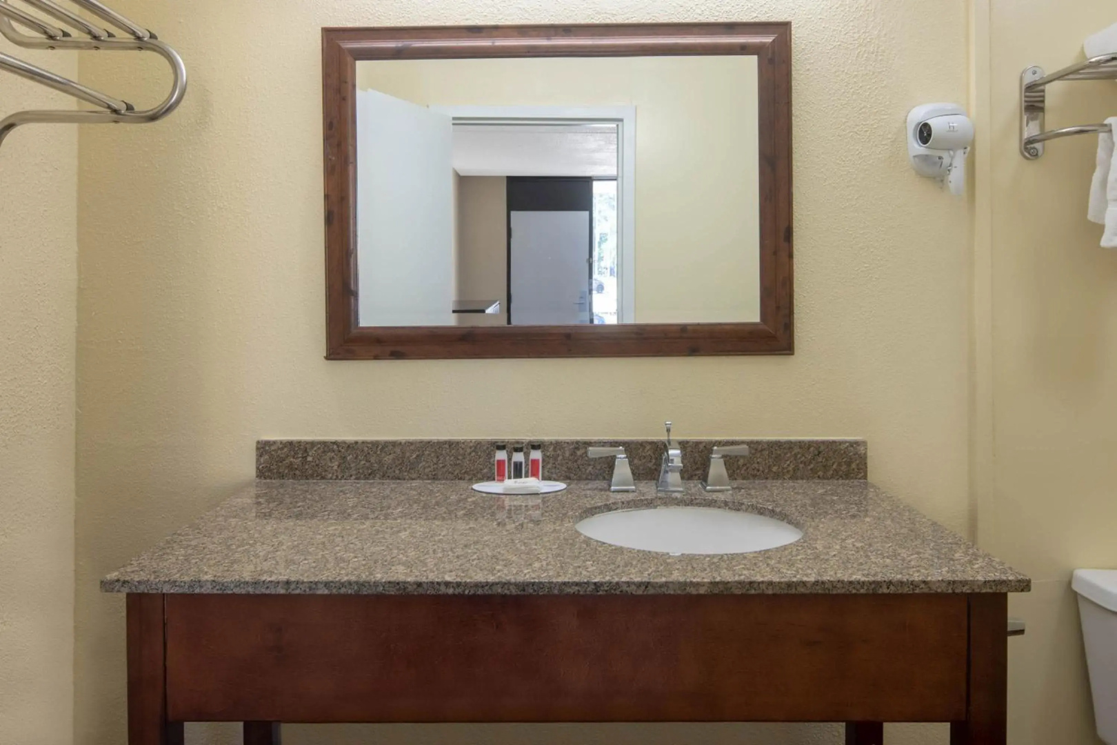 Travelodge by Wyndham Savannah Area/Richmond Hill
