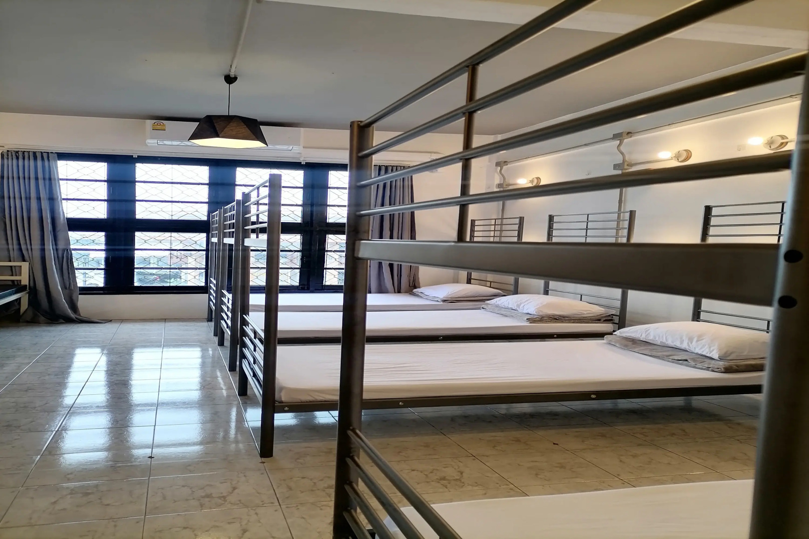 8 Sleepers Street Hostel