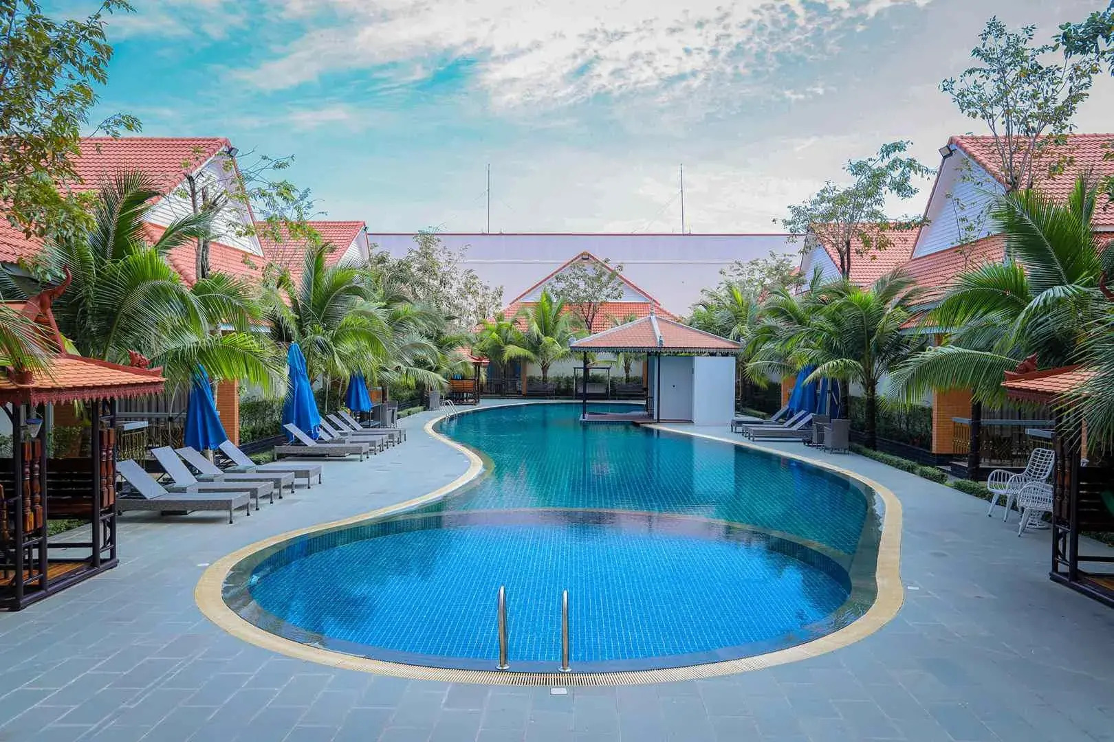 Sea Breeze Hotel & Villa