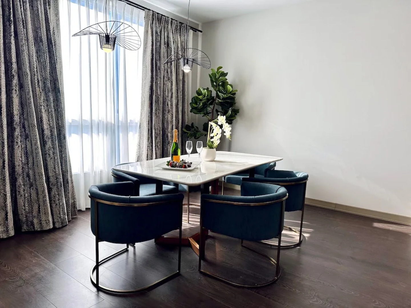 Chez Hotel Arlington Heights