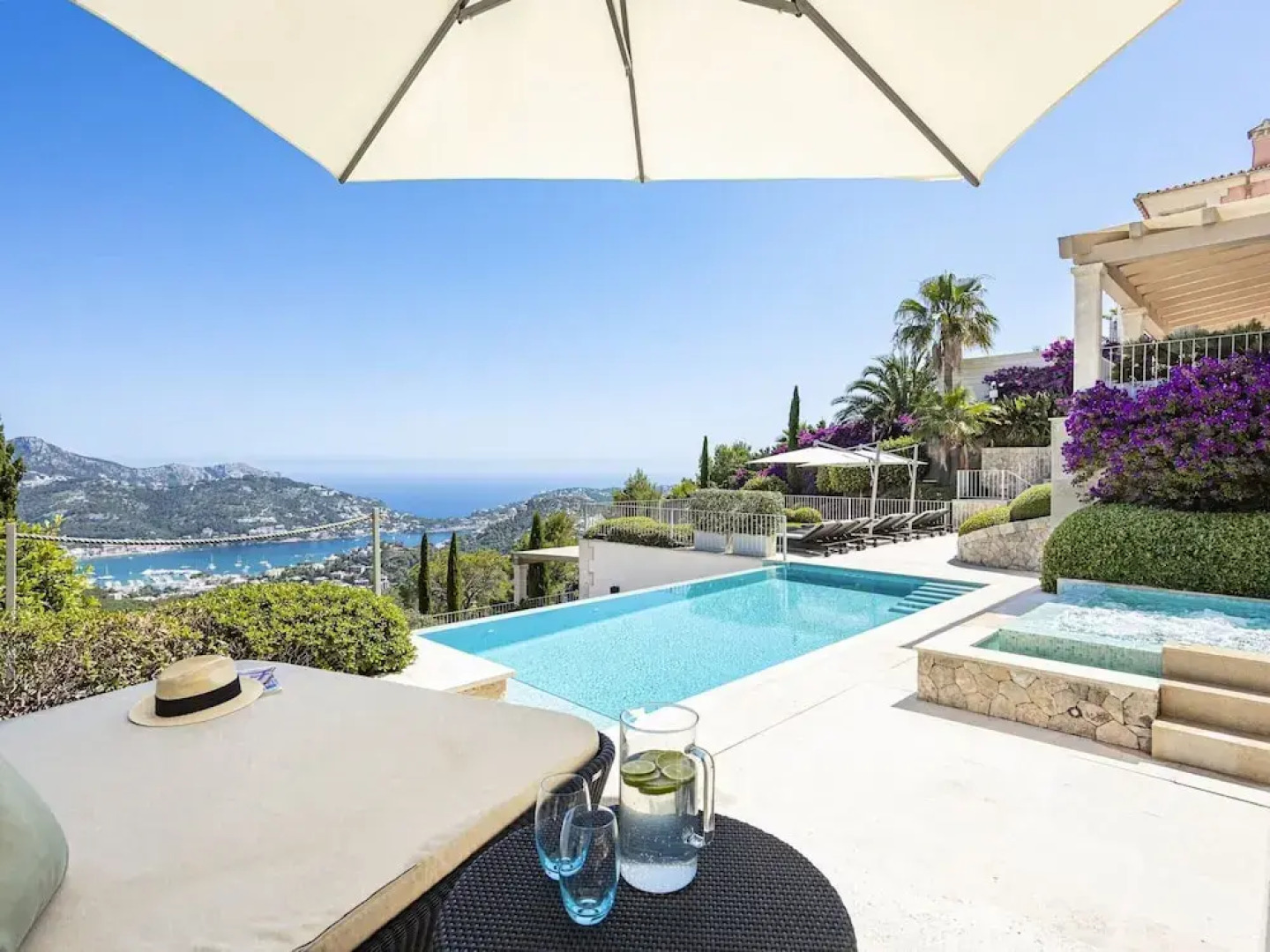 Majestic Villa With Harbour Views