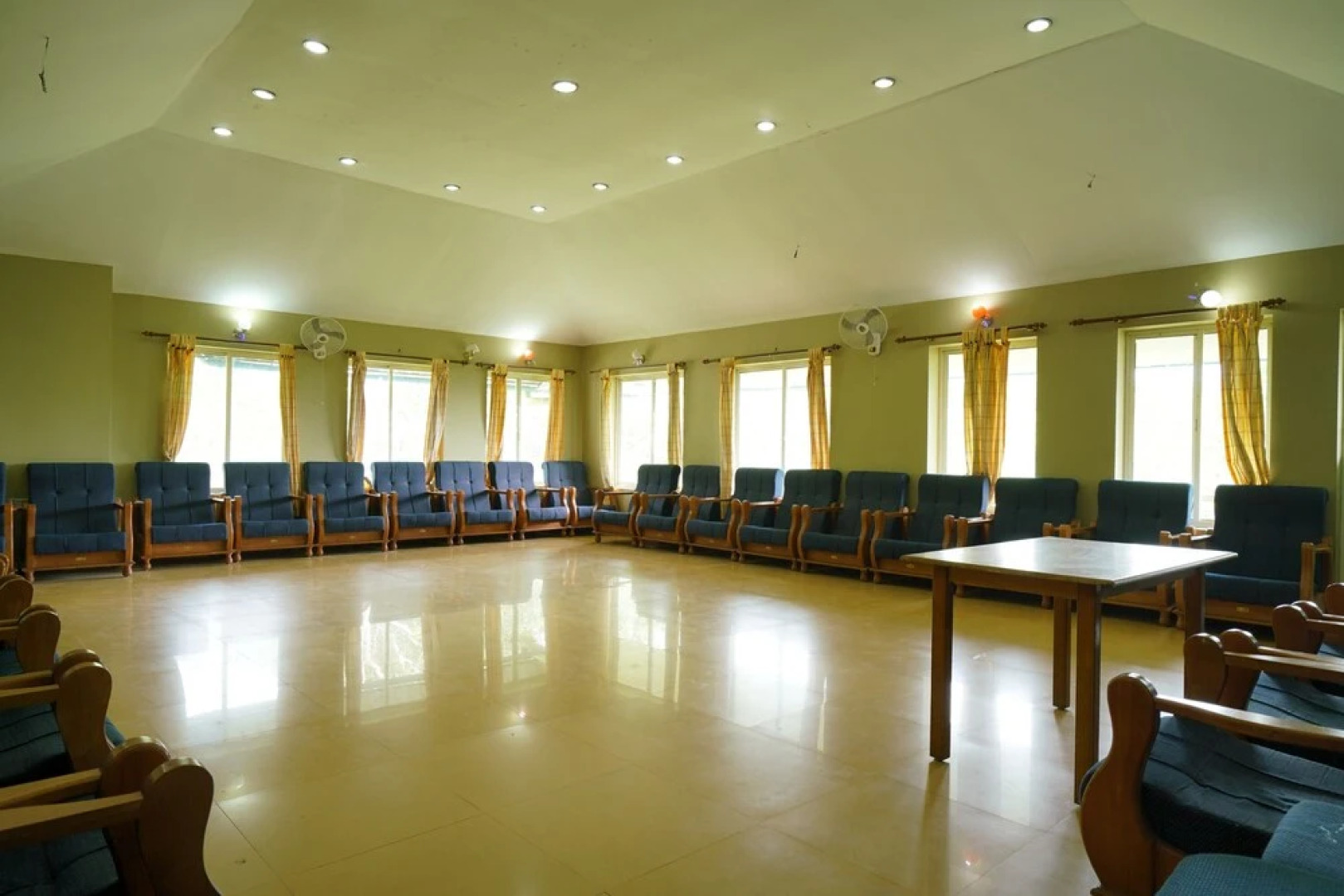 OYO 24059 Munnar Crown