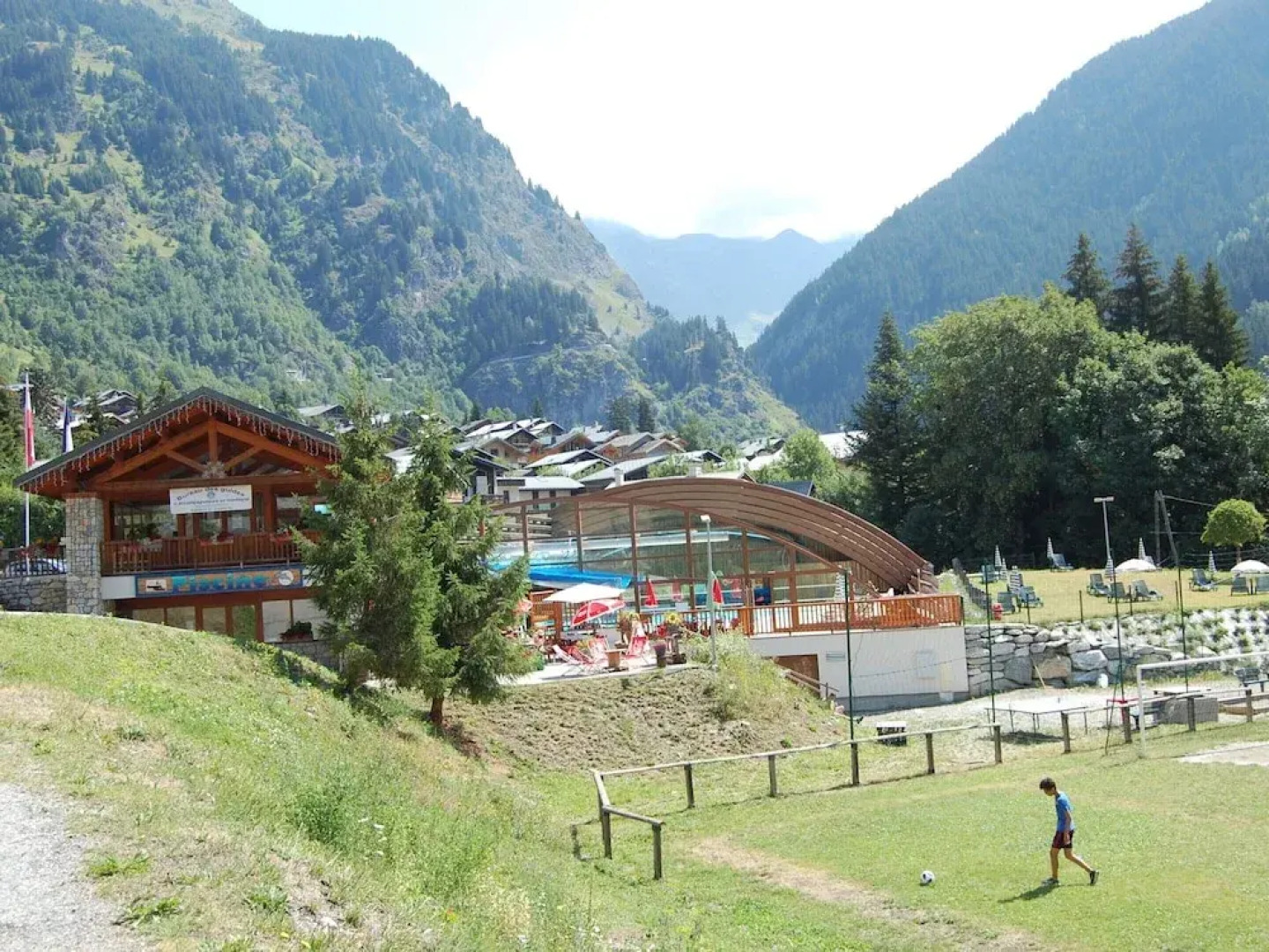 Spacious Holiday Home Near Center of Champagny